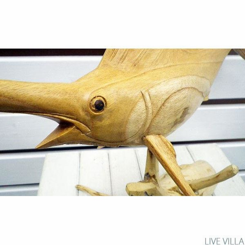 巨大カジキの吻飾り (長さ=1メートル、重量=1.4kg)