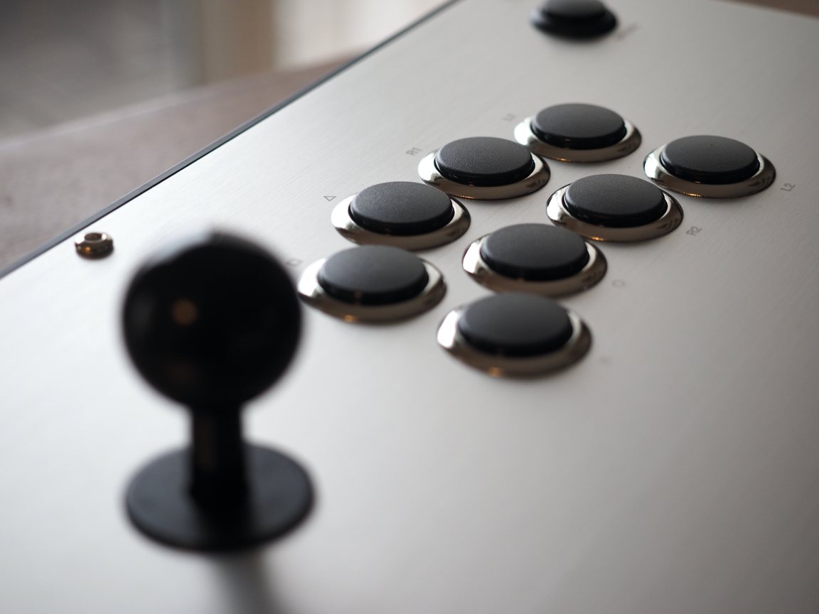 HORIのアケコン「ファイティングエッジ刃」を買ったのでストリート