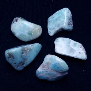 糸魚川産 ピンク翡翠（クリノゾイサイト） 原石