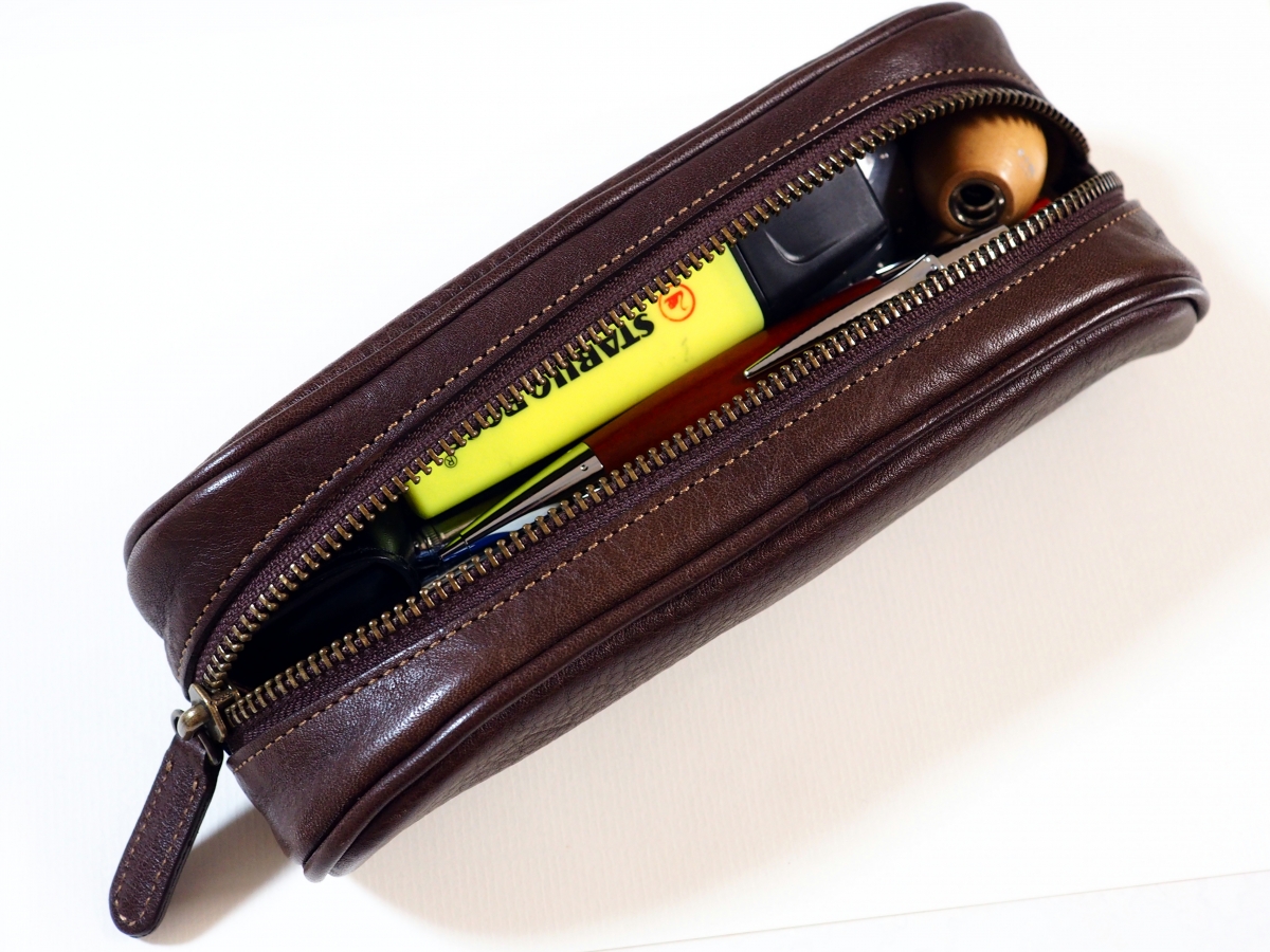 大容量の文房具ケース！【土屋鞄トーンオイルヌメオーバルペンケース