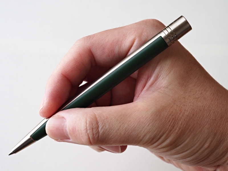 ジェットストリーム芯を使うなら持っておきたい国産軸！三菱uni by