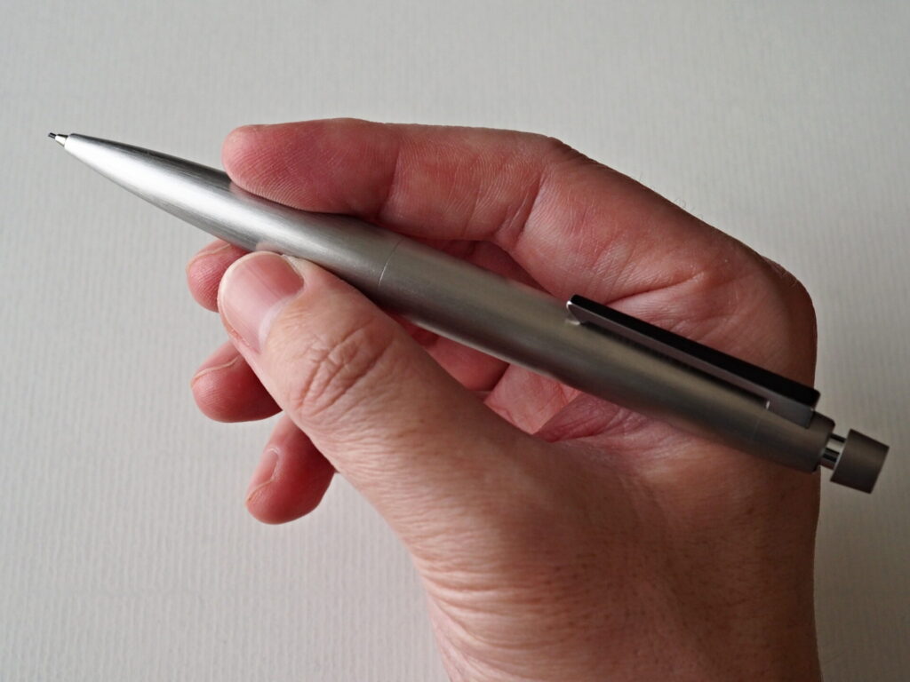 筆記欲をそそるスペーシーなデザインの筆記具！【LAMY2000 プレミエ