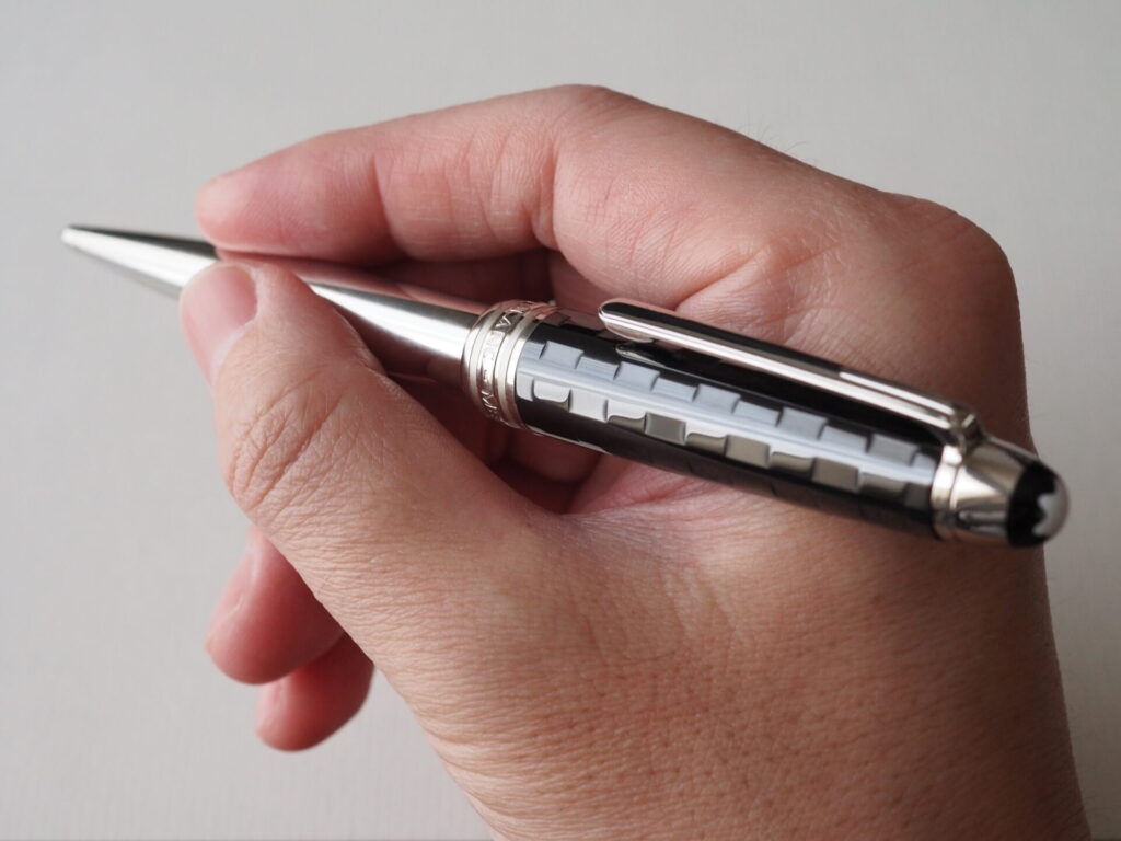 手にフィットする中間サイズのマイスターシュテュックは ソリテール