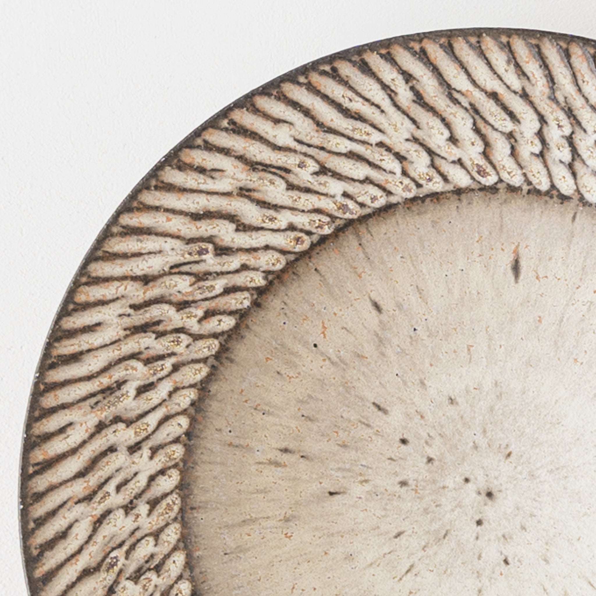 作家 山本雅則 しのぎ リム皿 8寸 白｜和食器通販 四季折折 – 四季折折