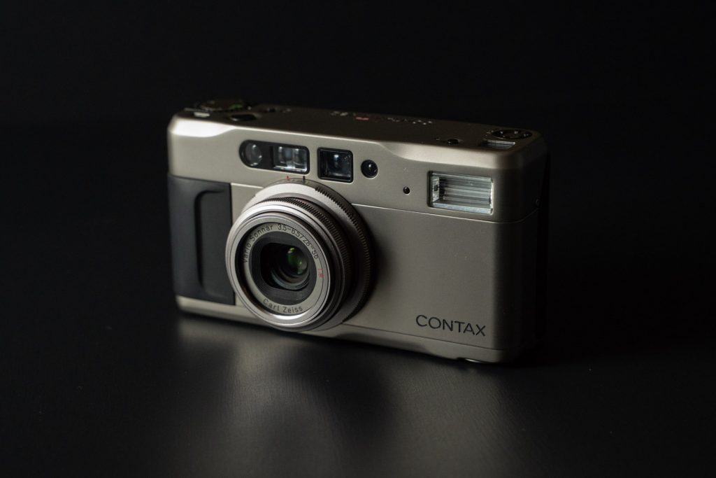 CONTAX Tvs シルバー コンパクトフィルムカメラ CONTAX TVS コンパクト