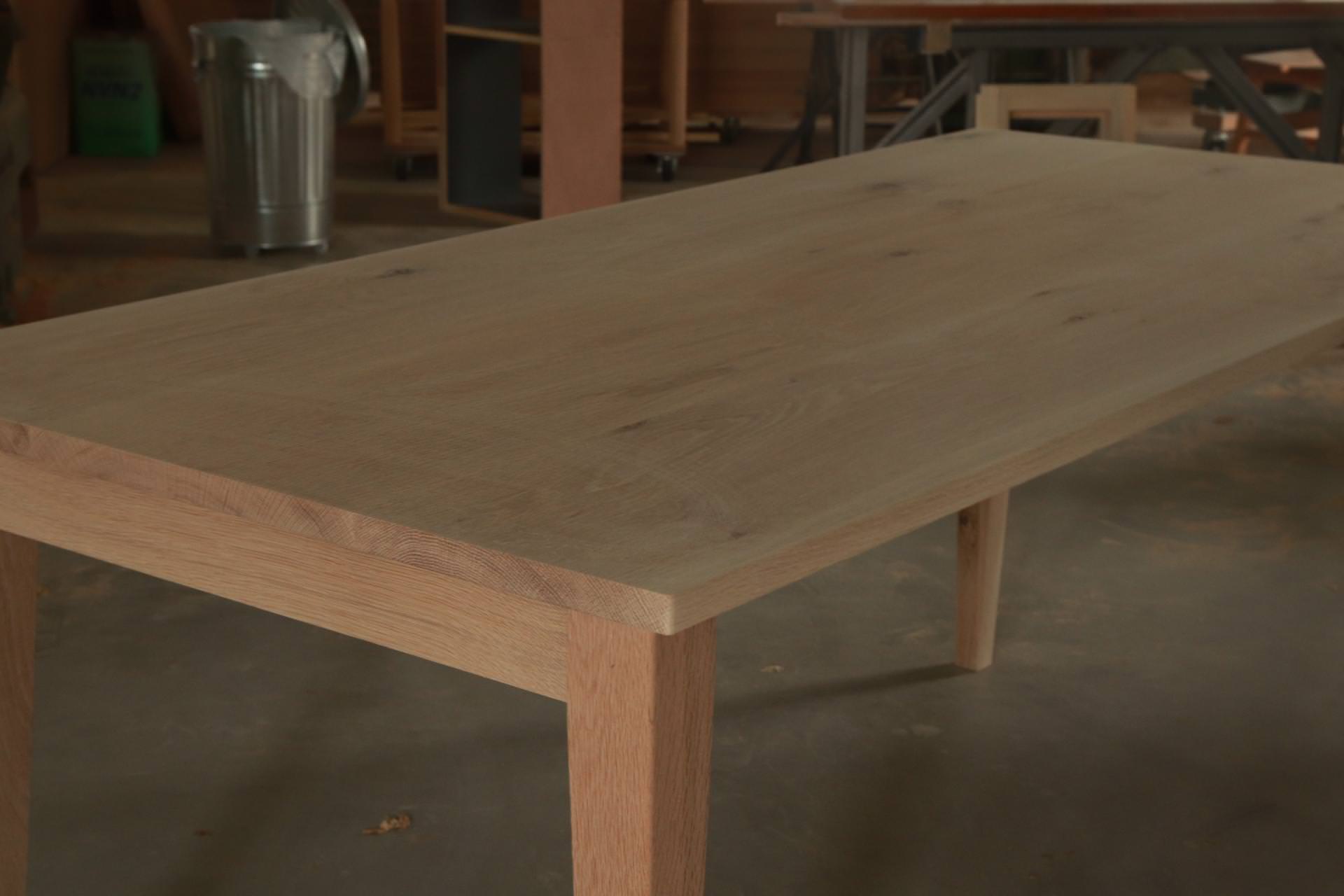 ダイニングテーブル | 楢/節あり | 高品質ハンドメイド家具 | SINRA