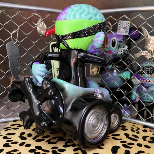 スイサイダル ブラックブックトイ グロウスキン 可動式フィギュア 紫緑