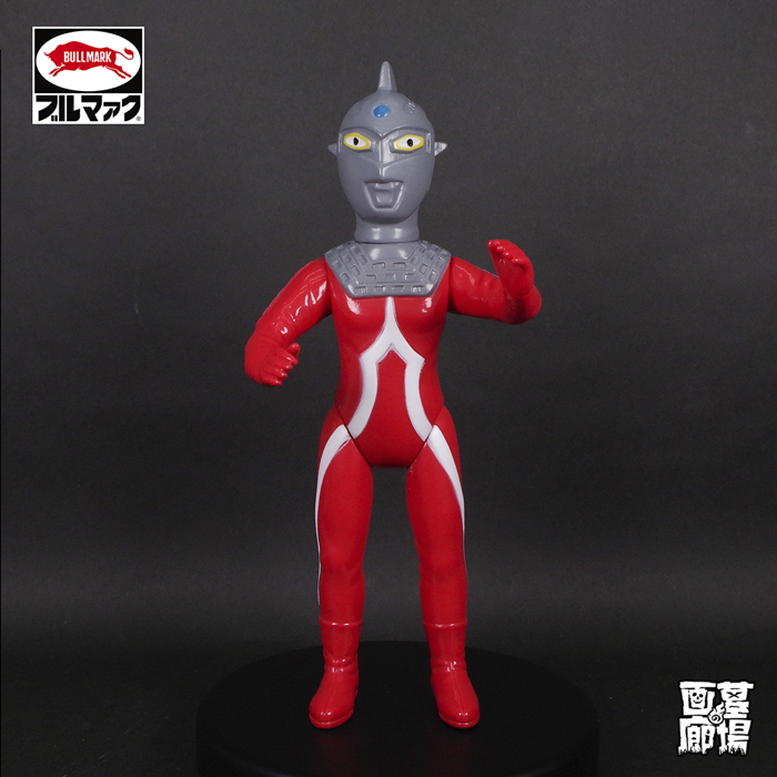 ブルマァクから「ウルトラセブン」とカプセル怪獣たちが墓場の画廊に