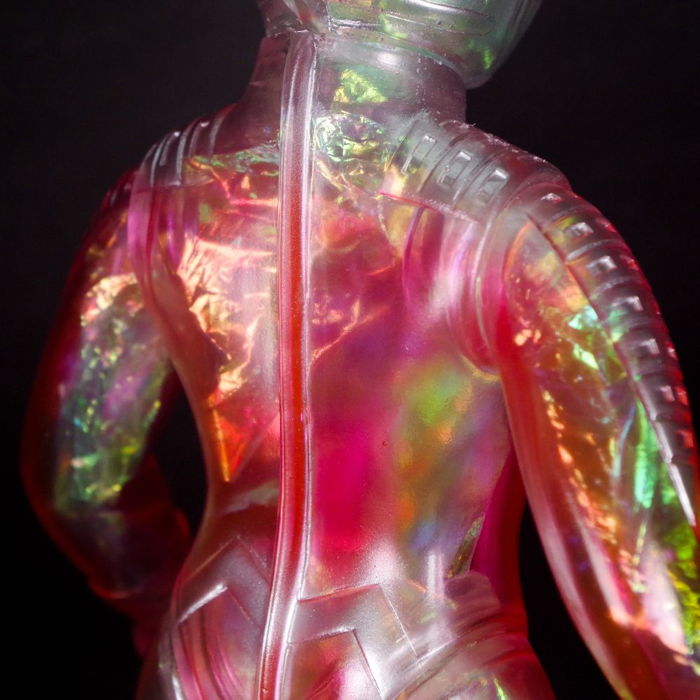 ブルマァク最新作「大ウルトラセブン」「ゴモラ」の「オーロラカラー