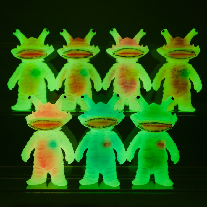 ブルマァク ちびカネゴン 蓄光ブルーソフビ 怪獣 ウルトラマンウルトラ