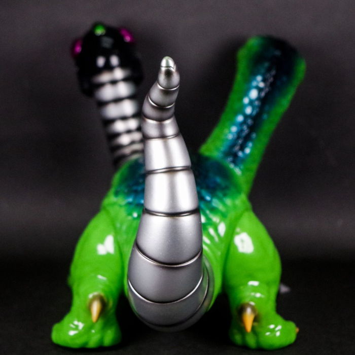 PLANET Xの「メカザウルス ズー(恐竜カラー)」が墓場の画廊に襲来