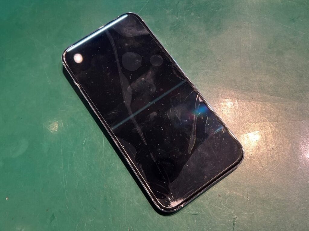 iPhone 14Pro max 画面割れ ディスプレイ交換修理 - スマホラボ 【総務