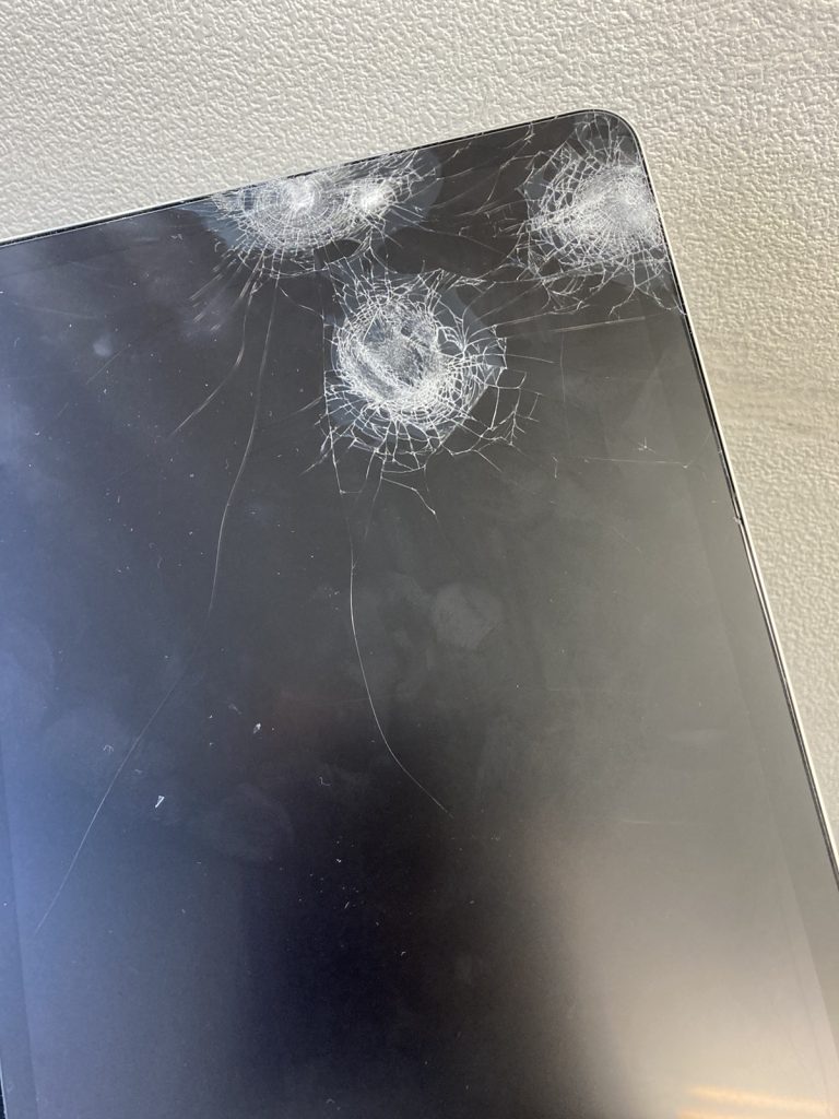 iPad Air 4】画面割れ、液晶不良の画面交換修理実績（新宿店