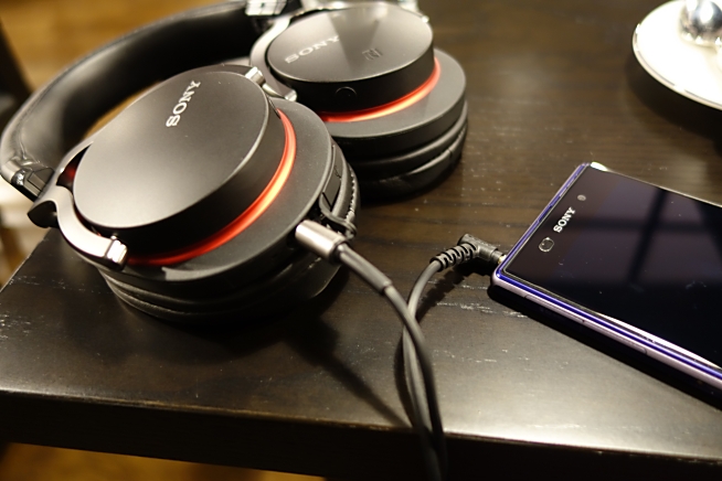スマホ＋ワイヤレスでもイイ音、ワンタッチでつなげるSONYのヘッドホン