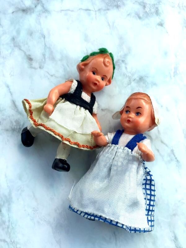 ドイツの子 ペアセット ヴィンテージのミニチュア ドールハウス 人形の