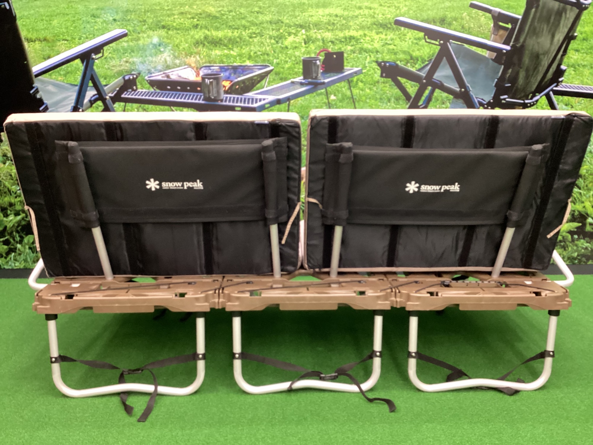 キャンプに持ち運べるソファ「ラックソットマルチスターターセット