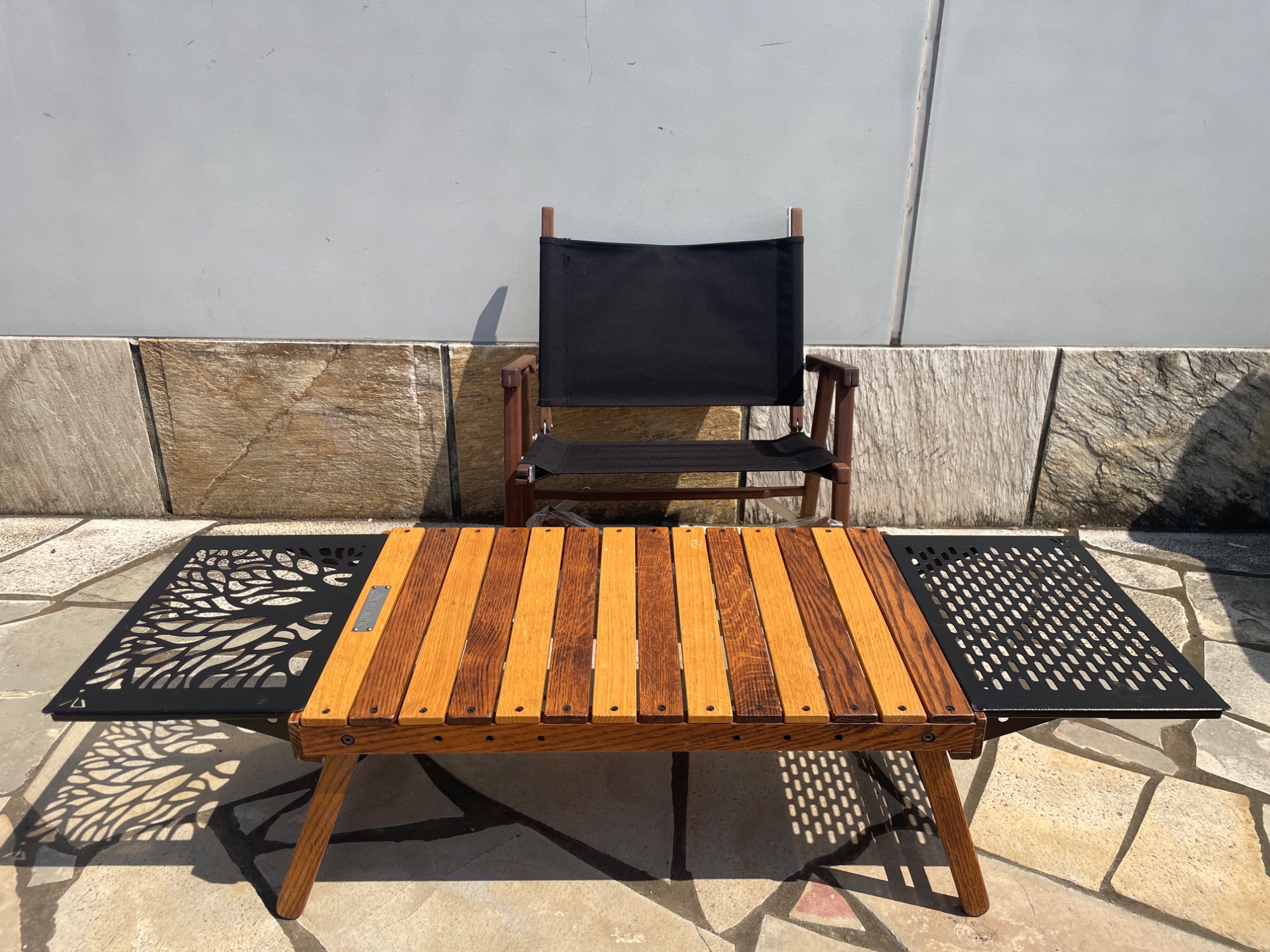 BLACK DESIGN(ブラックデザイン)のハレテーブルがアイアンプレート付き