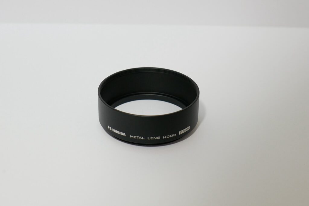 M.ZUIKO DIGITAL ED 75-300mm F4.8-6.7 IIにはレンズフードがついて