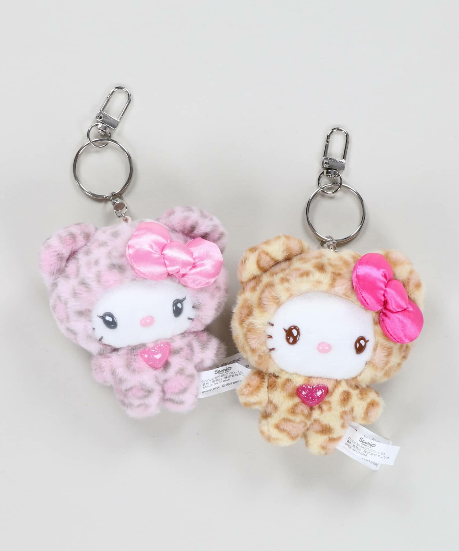ハローキティ しっぽ付きマスコットキーホルダー（ヒョウ）ピンク