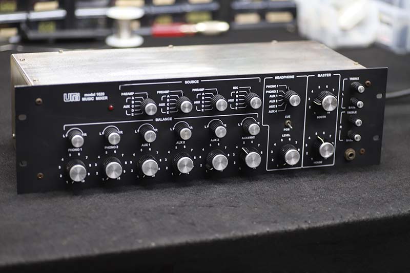 Urei 1620 木製ラック 6U Urei 1620 木製ラック 6U Urei 1620 木製