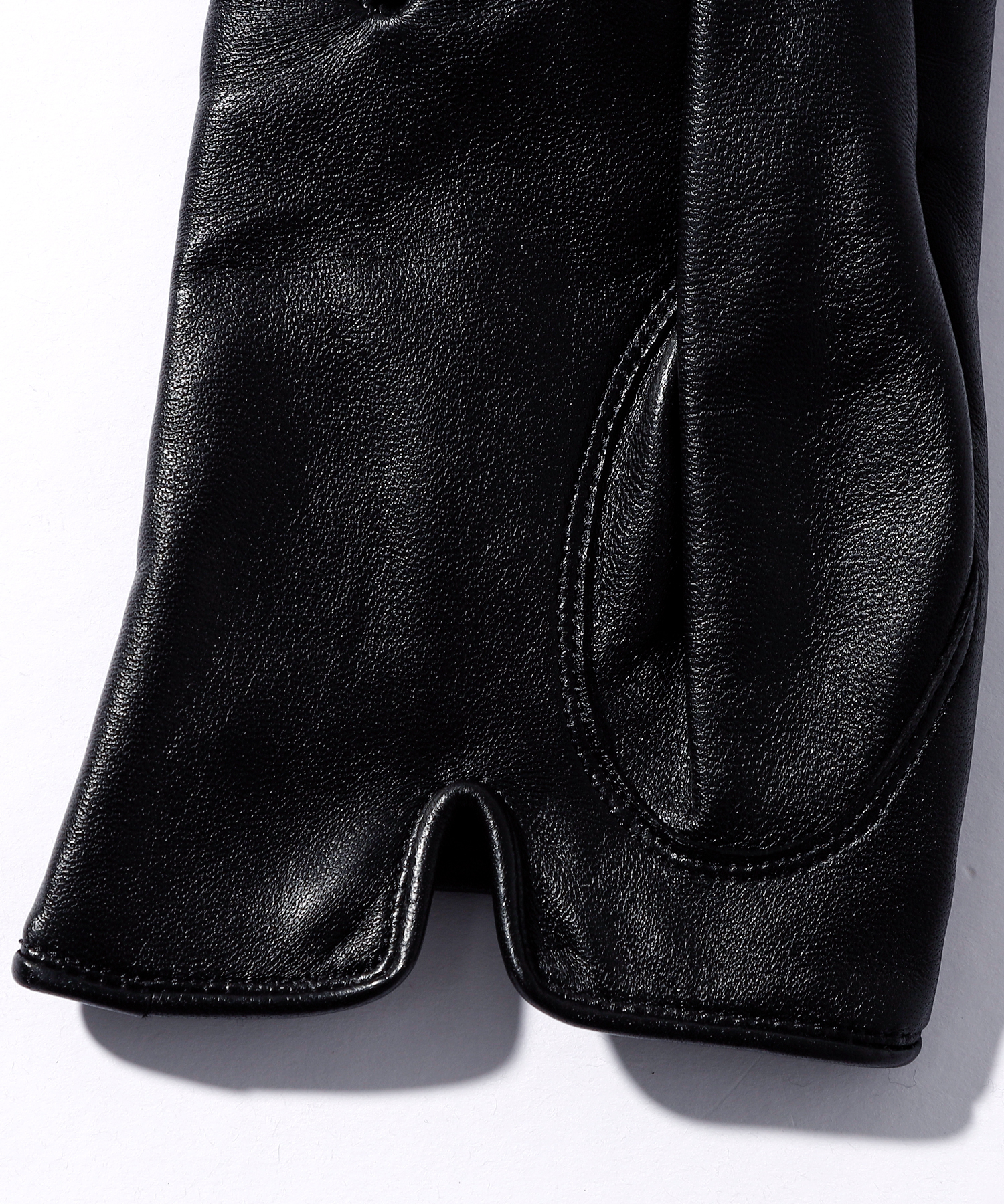 STAR-STUDDED LEATHER GLOVES | SWITCHBLADE