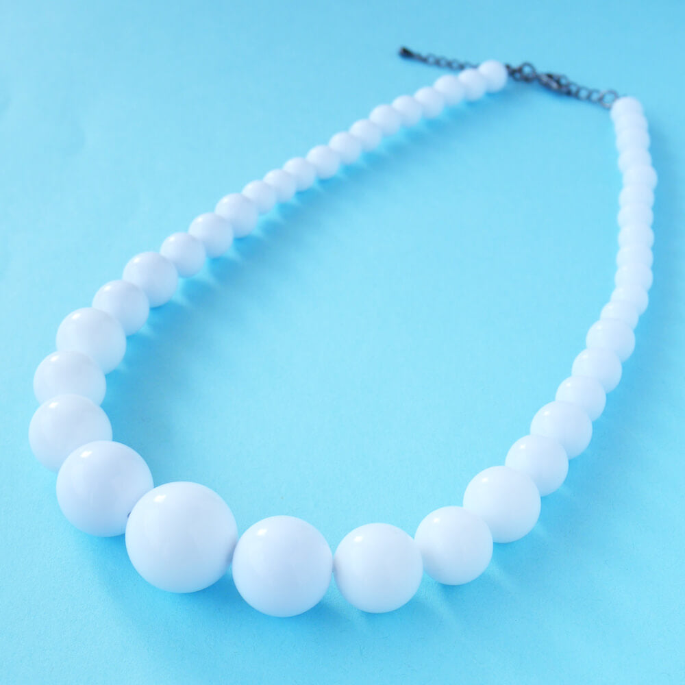 ホワイト ボール ネックレス 白玉 グラデーション | 夏 | ティアーズ
