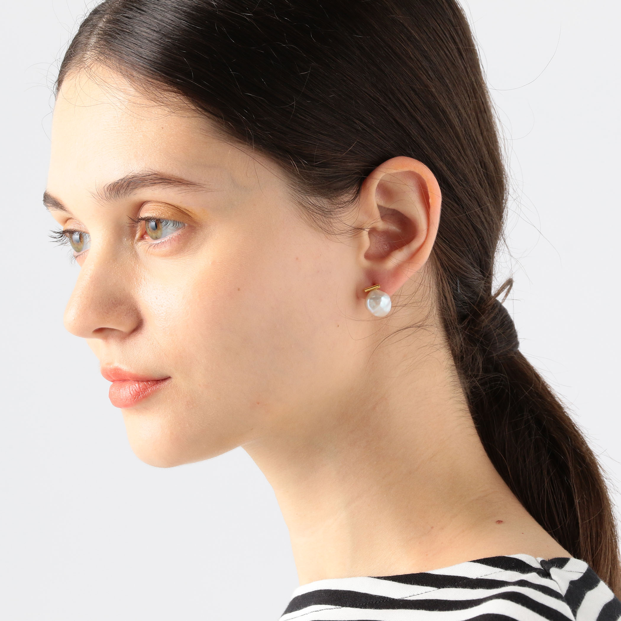 別注】januka × TOMORROWLAND 3シェルパールピアス 【公式通販】