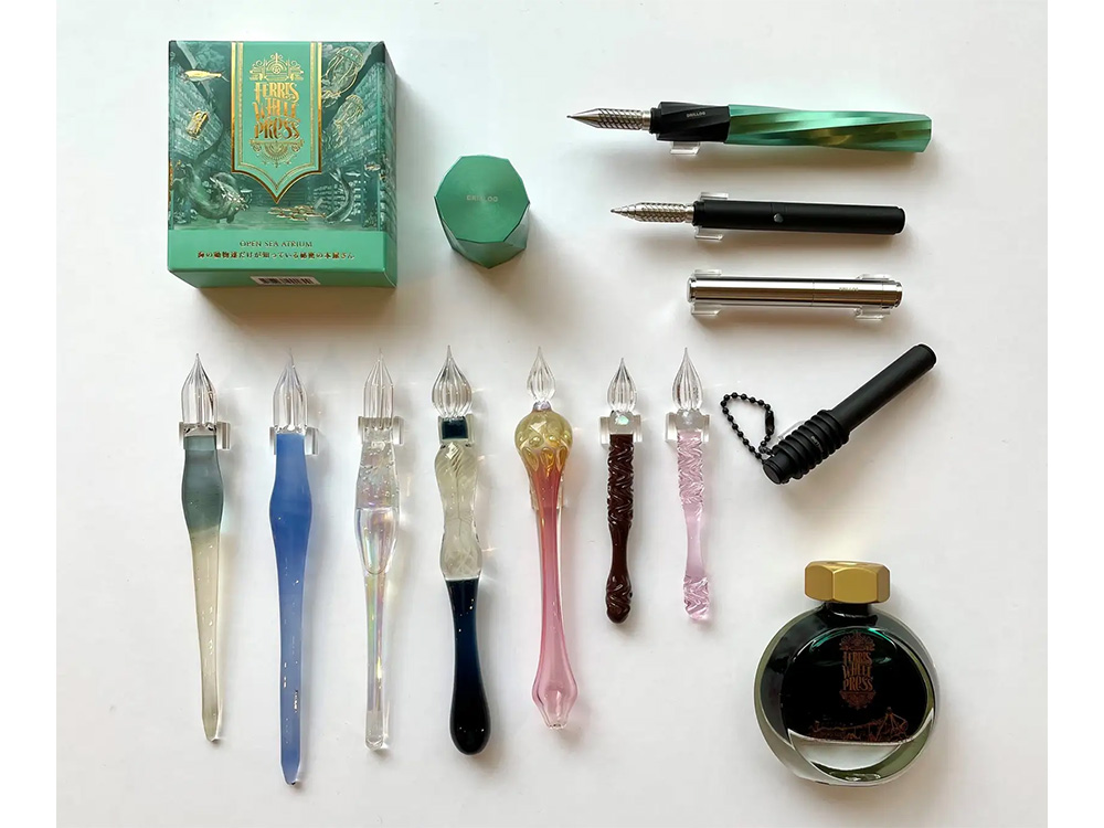 NEWS】テーマは“贈りたくなる文具”。幻想的なガラスペンや限定カラーの