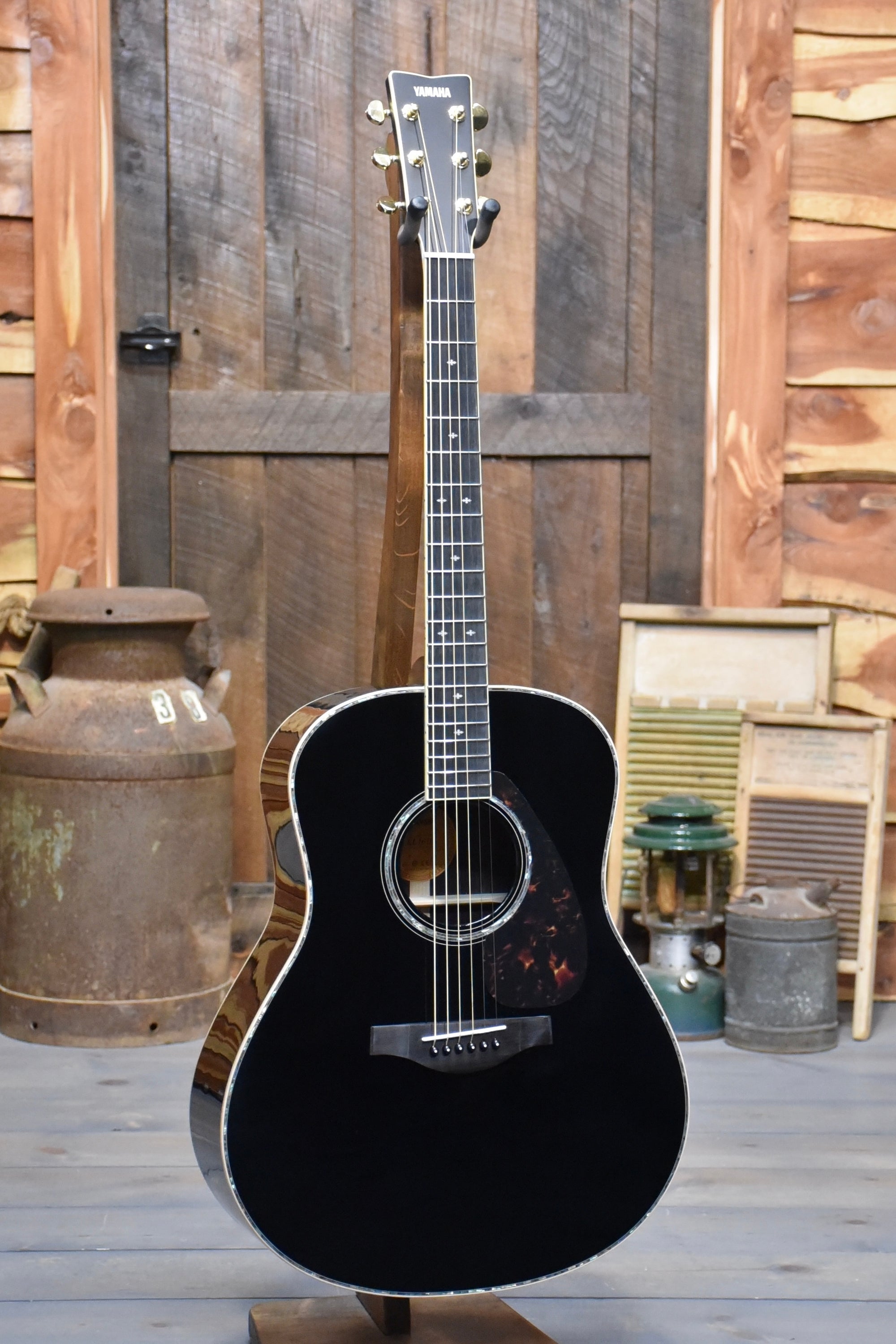 Yamaha LL16DRBLHC Handcrafted A.R.E. Acoustic-Electric Guitar With