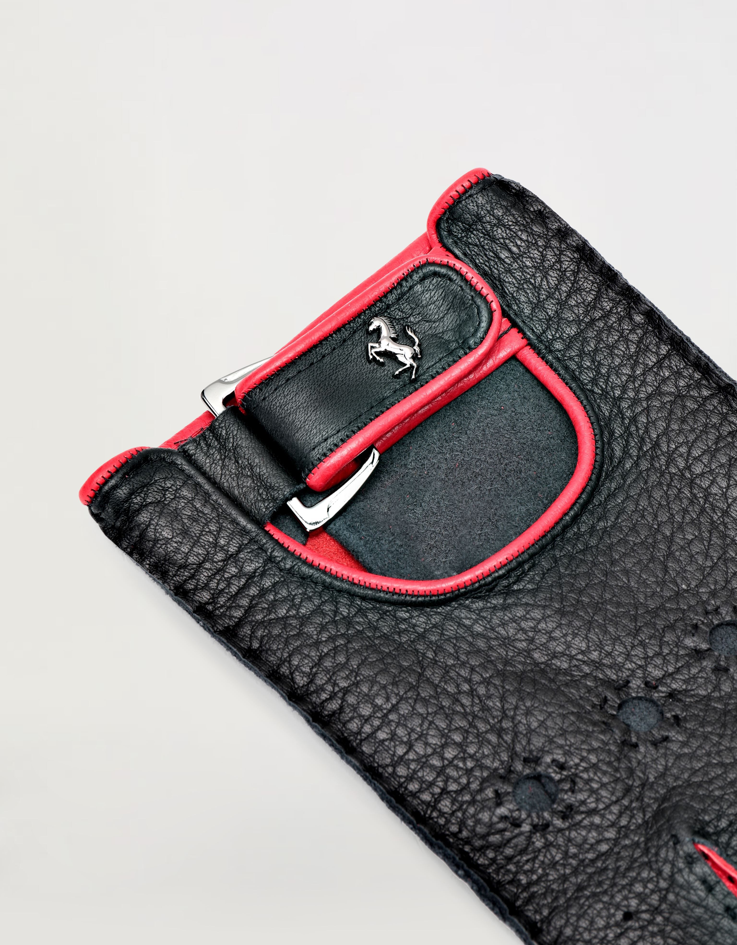 ブラック レザー ドライビンググローブ 跳ね馬ディテール | Ferrari®