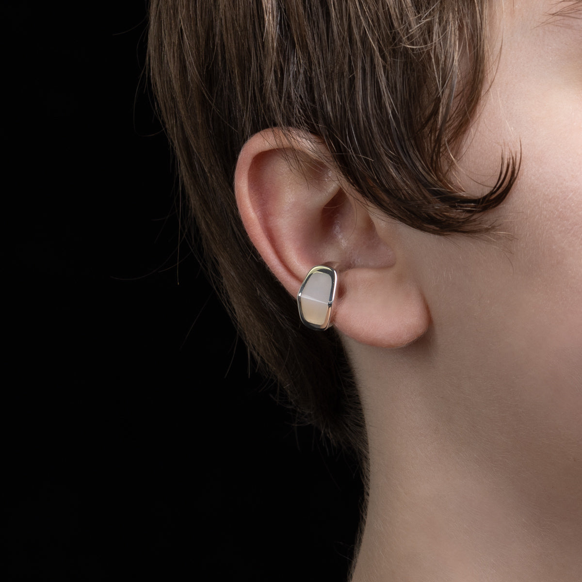 EQUINOX - ピラミッド ホワイトアゲート イヤーカフ