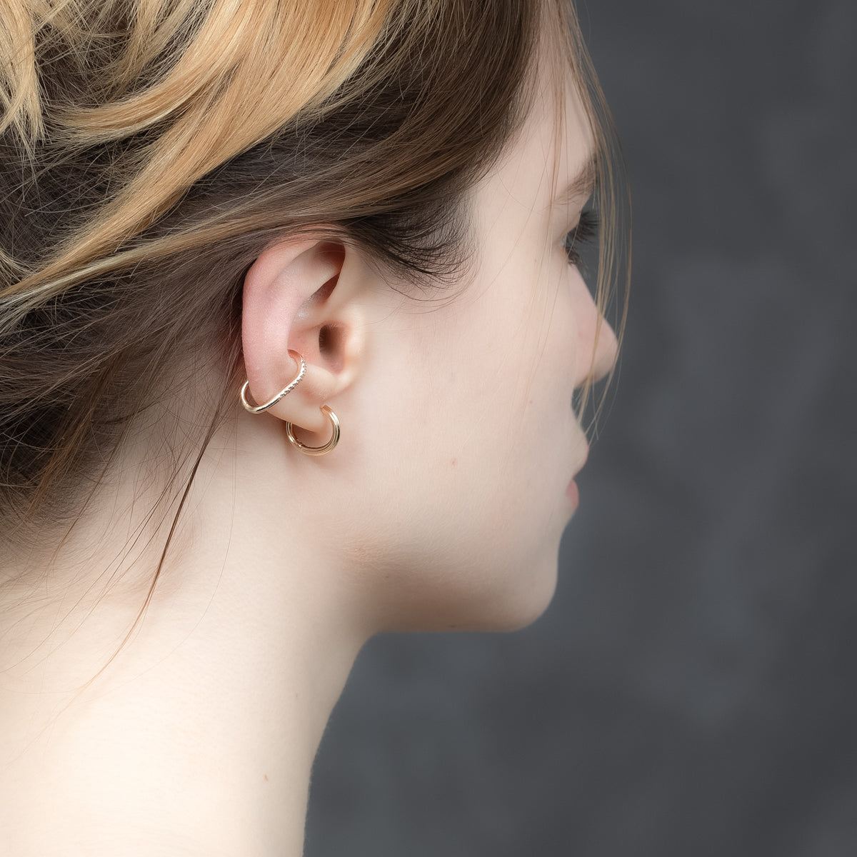 K18 DUNE オーバル フープ ピアス M サイズ