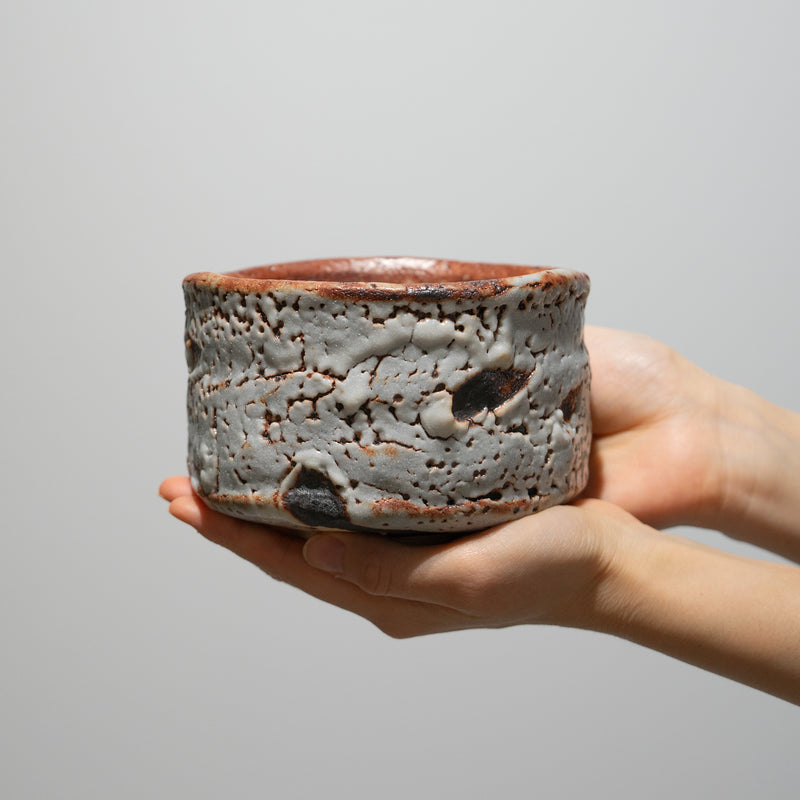 加藤亮太郎 / 鼠志野茶碗（一点物） – HULS GALLERY TOKYO | 現代工芸