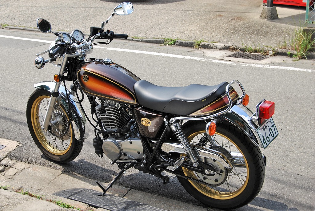 純正カウル対応 段付きシート B ステッチ SR400｜K＆H