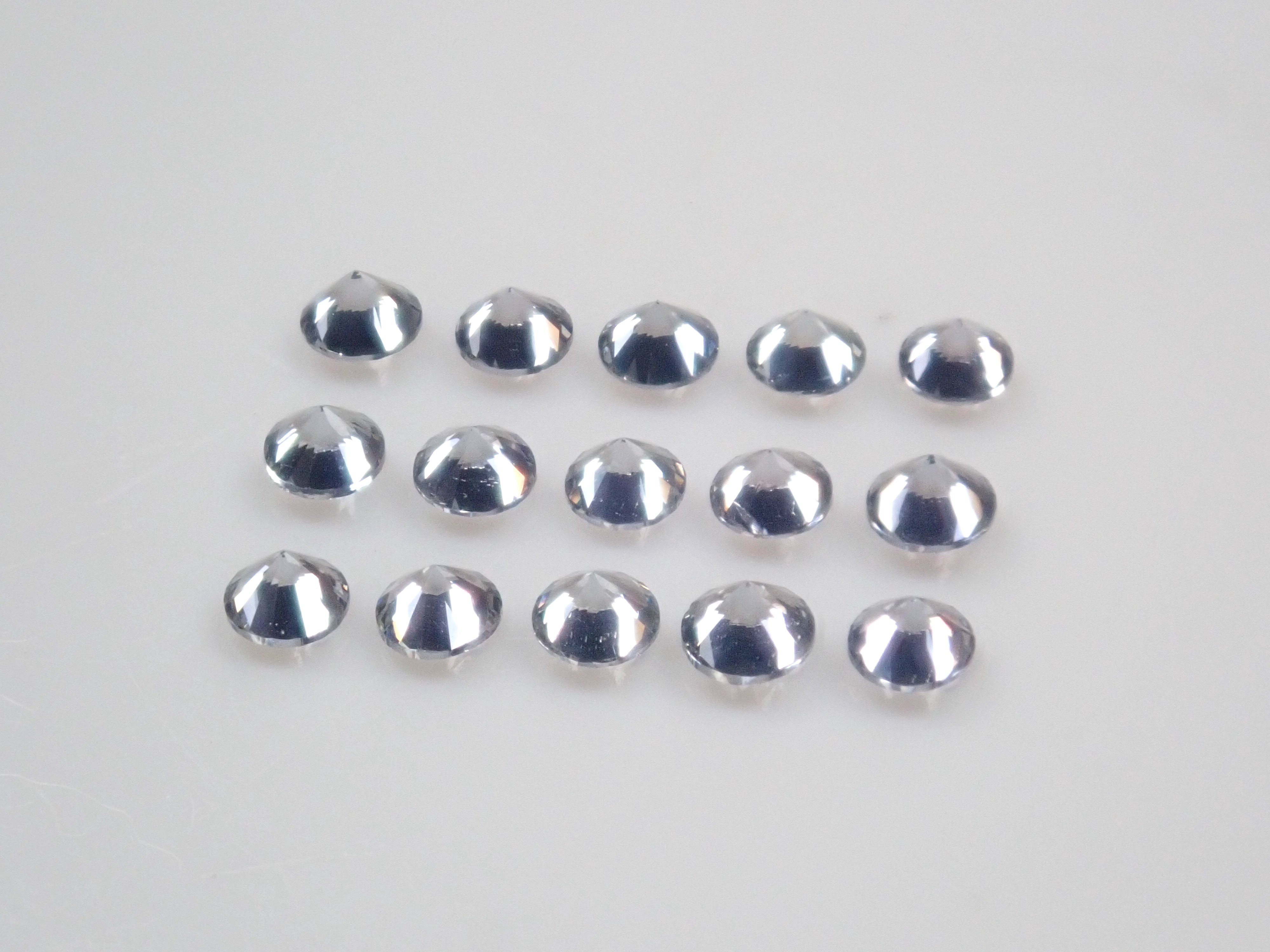 ミャンマー産グレースピネル・プラチナスピネル（2mm,ラウンドカット