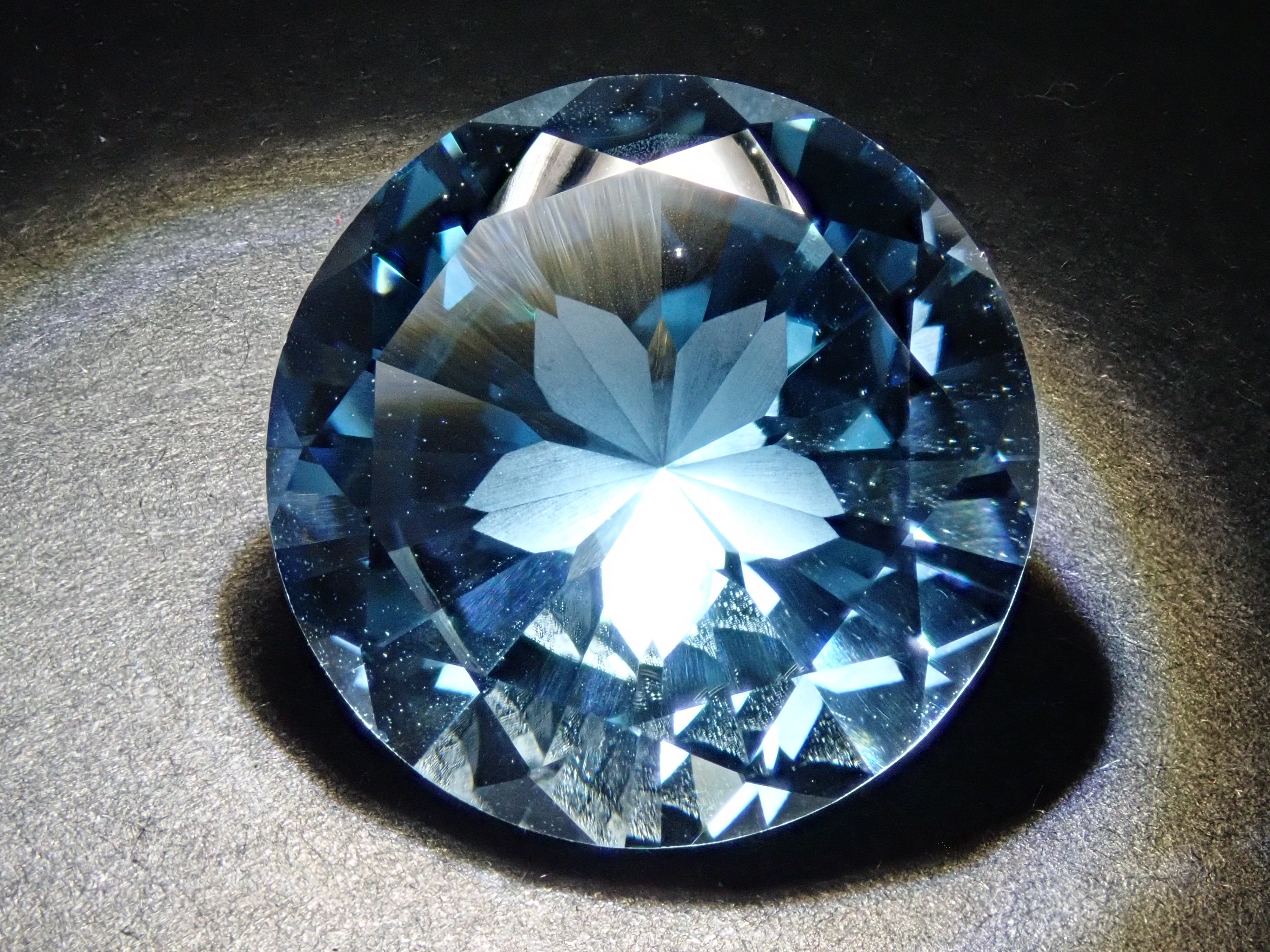 さくらインカット】ブラジル産ブルートパーズ 16mm/15.329ctルース