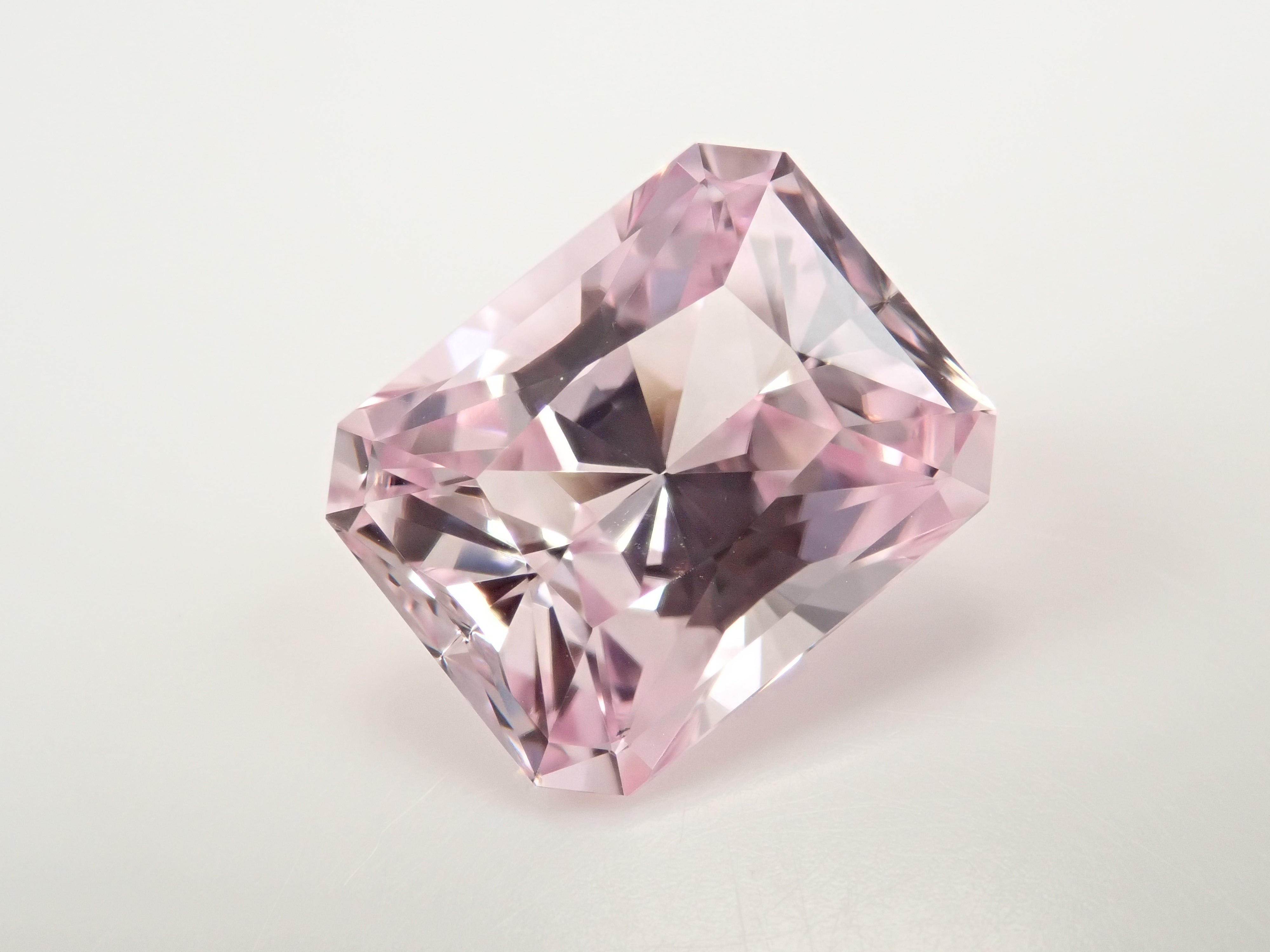 12561088掲載】アフガニスタン産クンツァイト 9.214ctルース