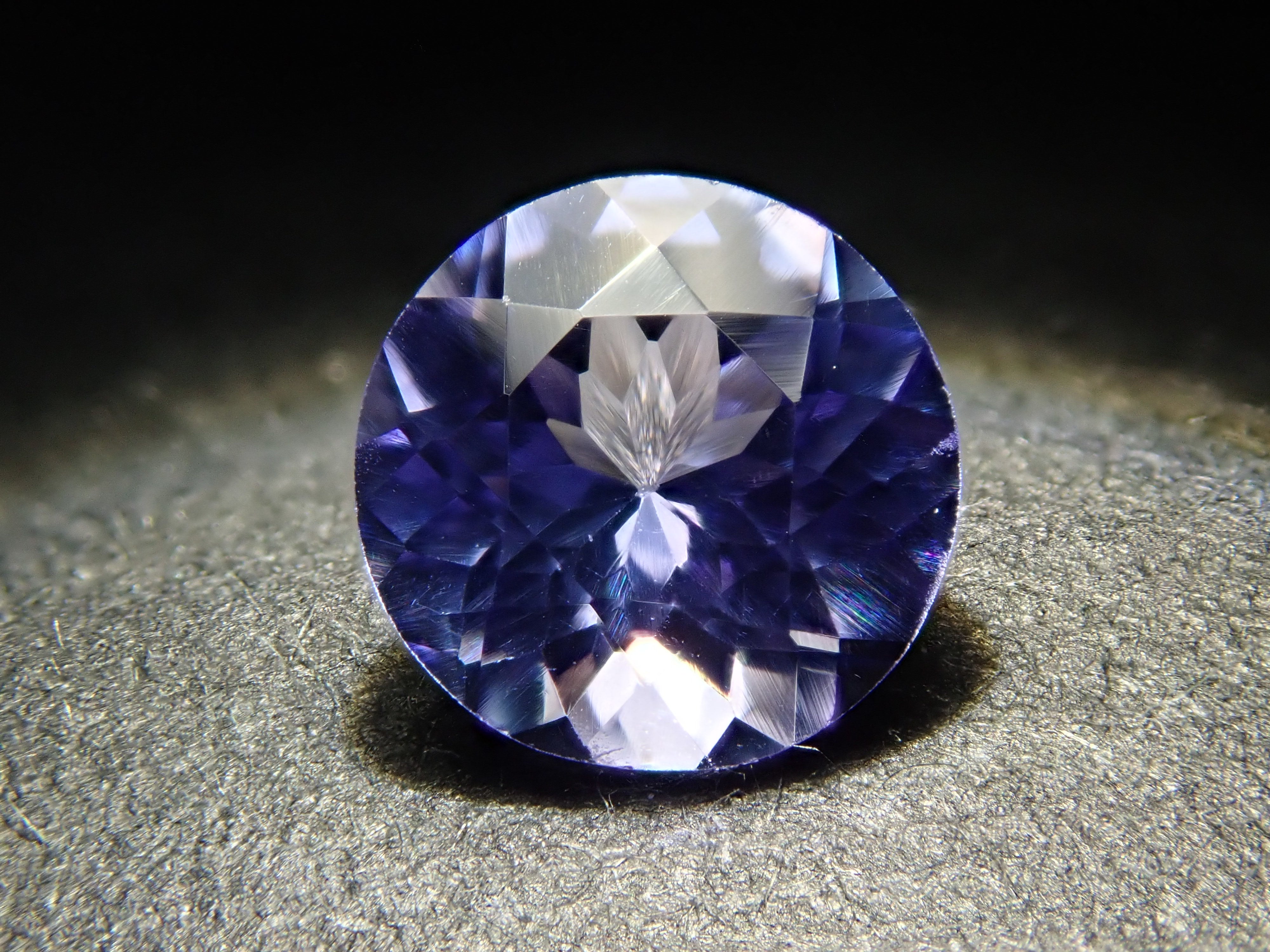 タンザニア/メレラニ鉱山】チューブインクルージョン入りタンザナイト