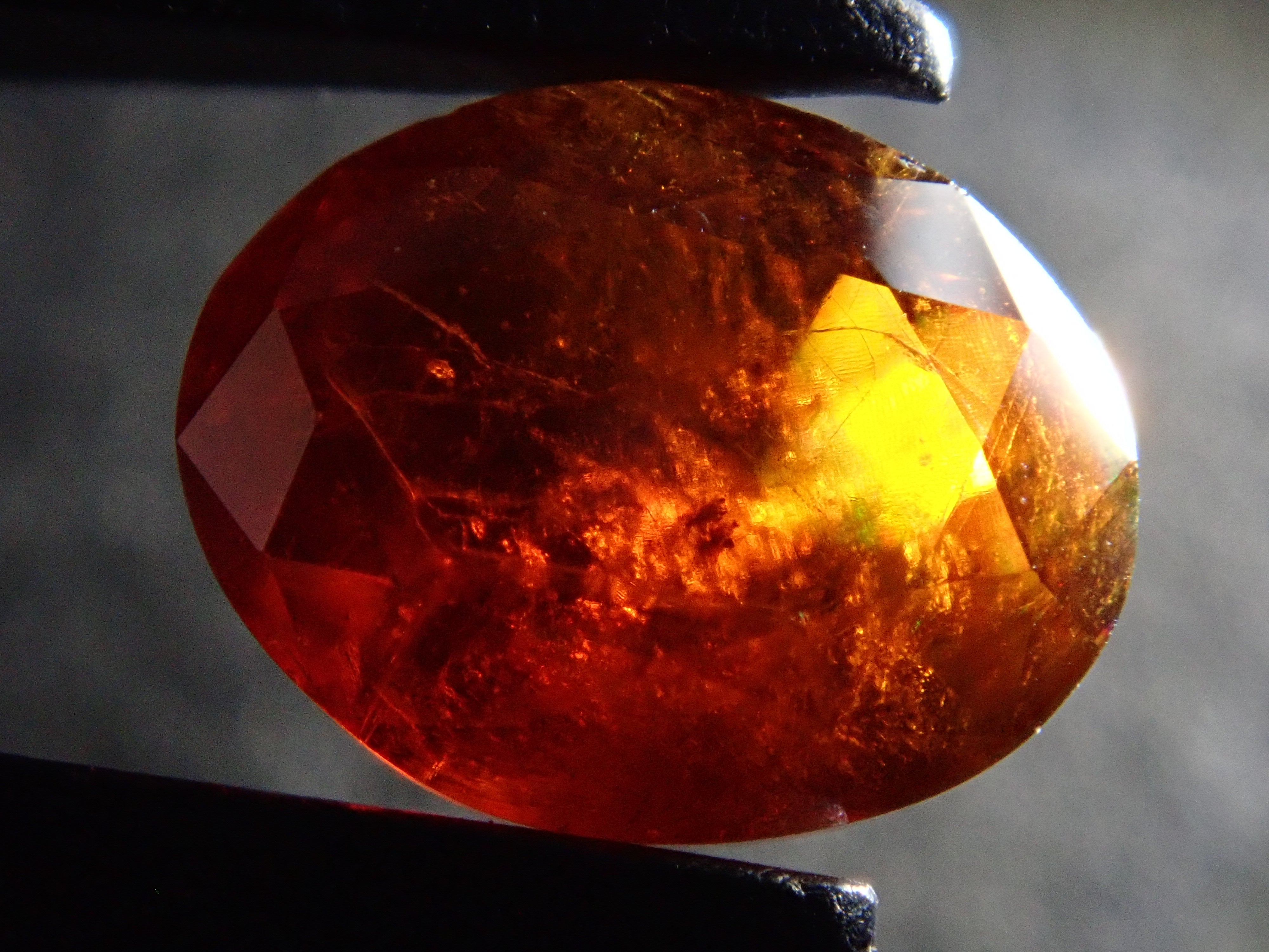 奈良県天川村産レインボーガーネット（アンドラダイトガーネット