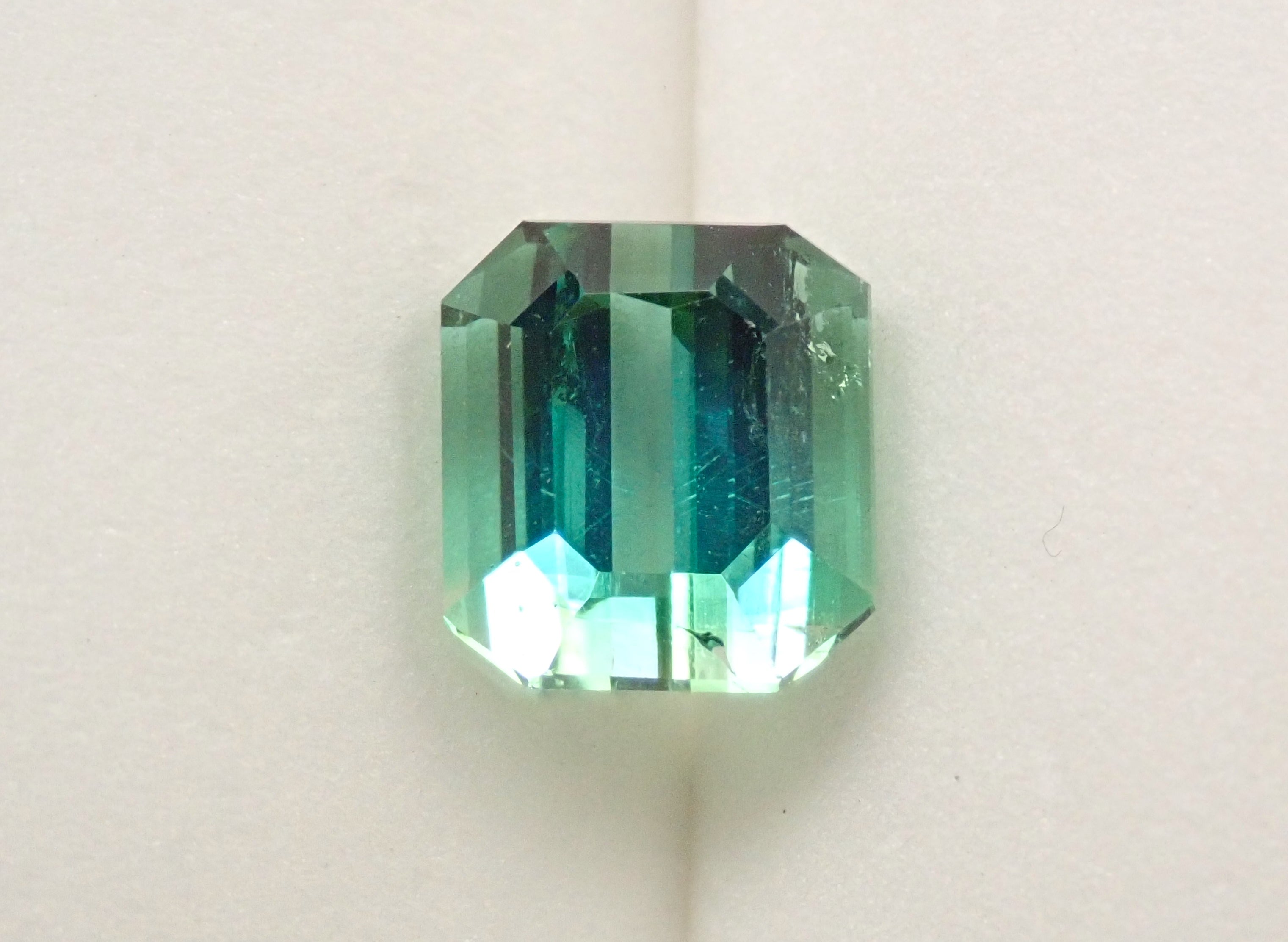 アフガニスタン産バイカラートルマリン 2.664ctルース（シーフォーム