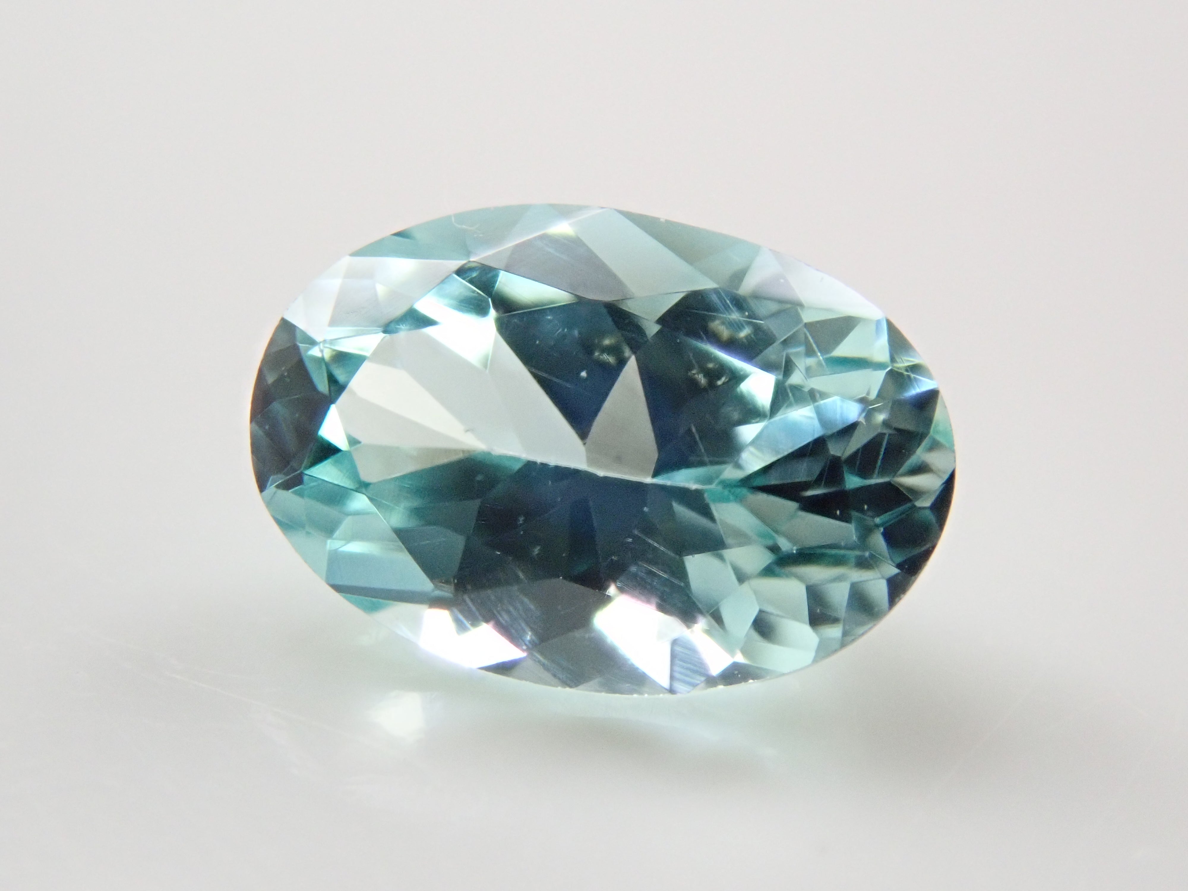 アフガニスタン産シーフォームトルマリン 0.429ctルース