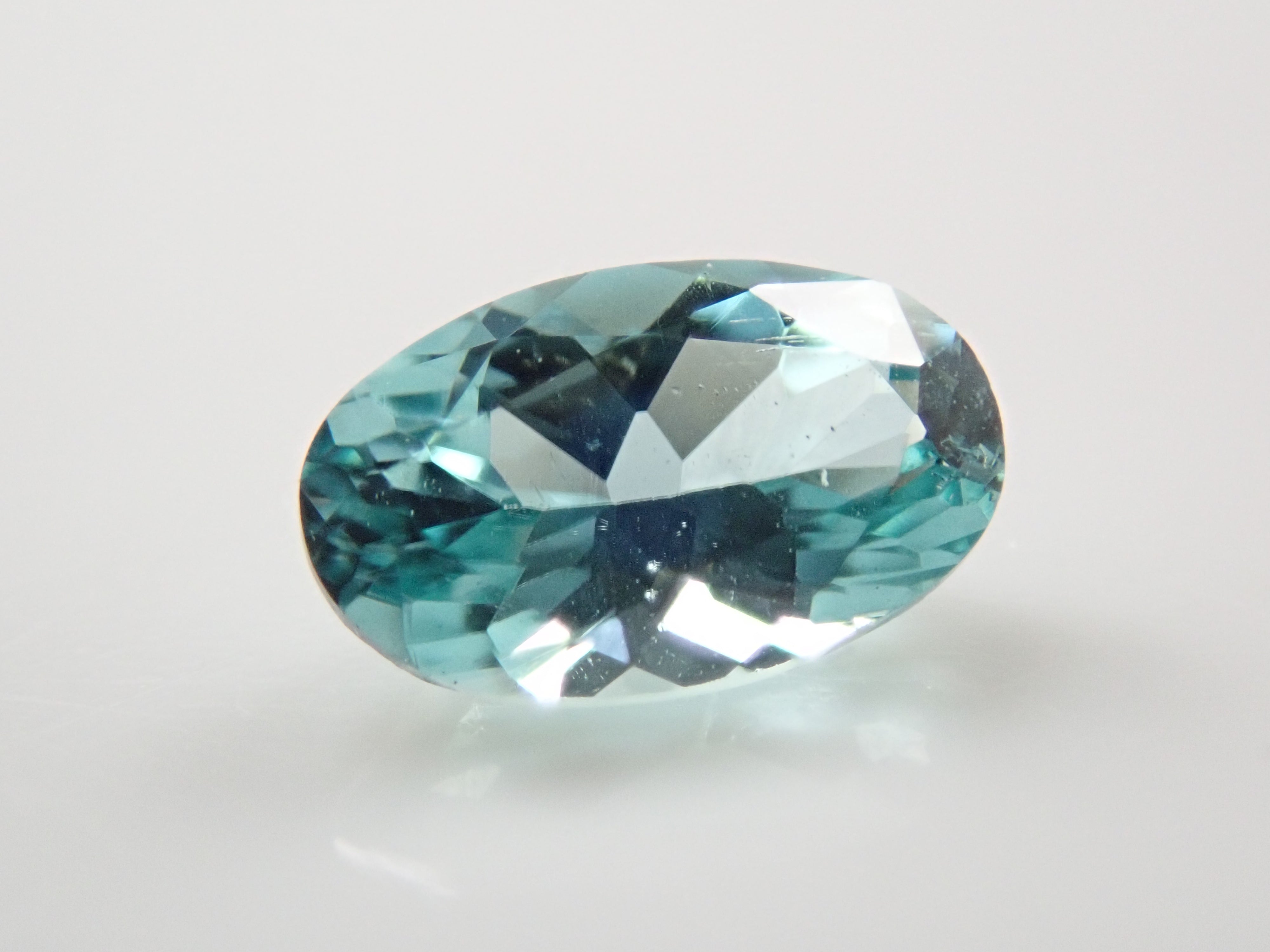 アフガニスタン産シーフォームトルマリン 0.253ctルース