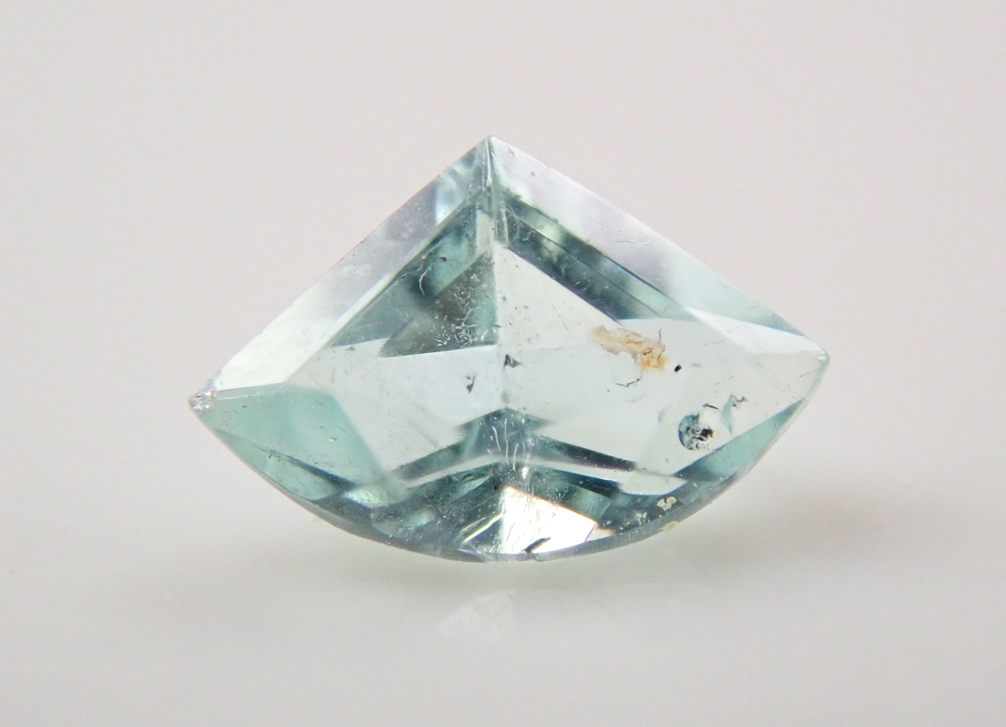 ボリビア産フォスフォフィライト 0.099ctルース