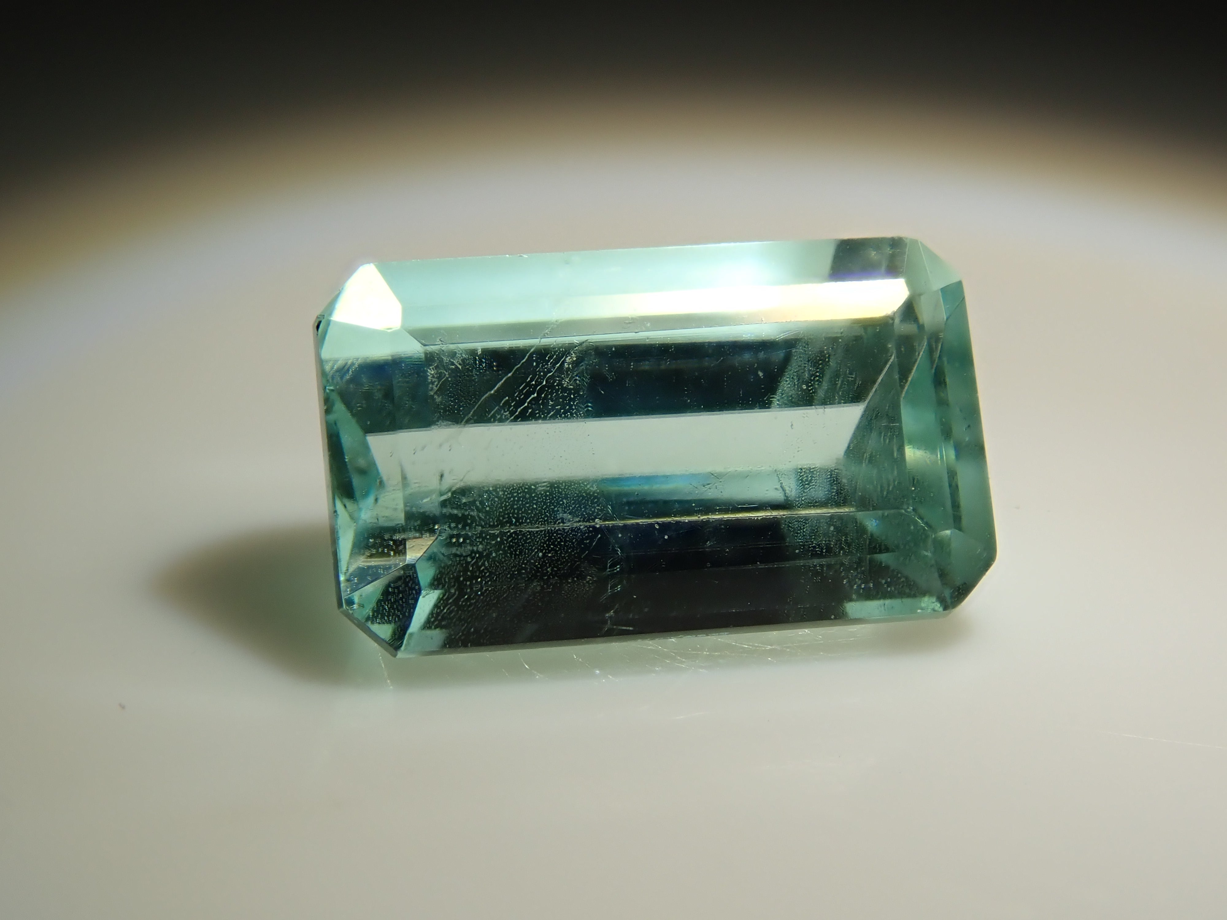 ボリビア産フォスフォフィライト 0.921ctルース