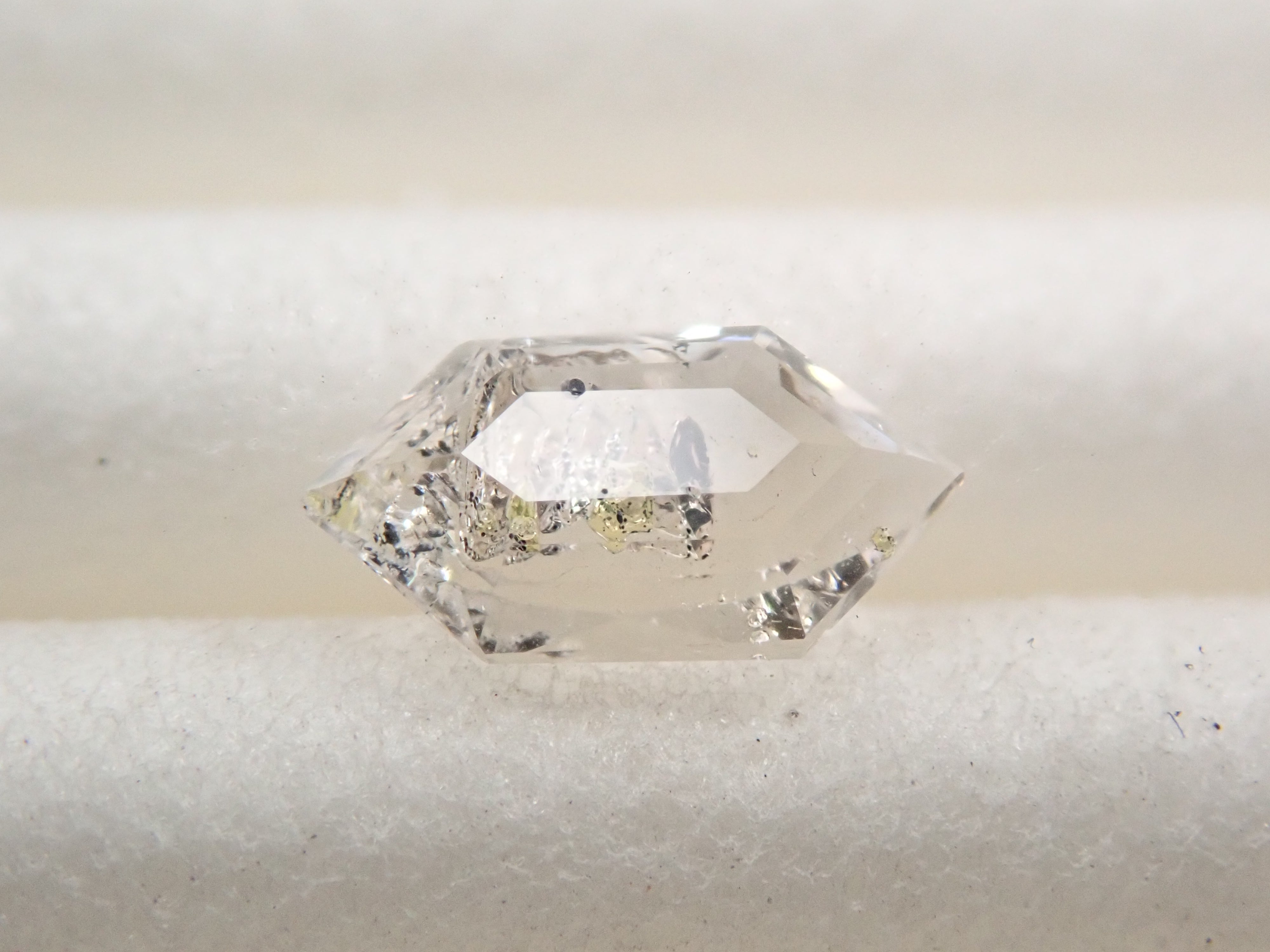 オイルインクォーツ 0.235ctルース