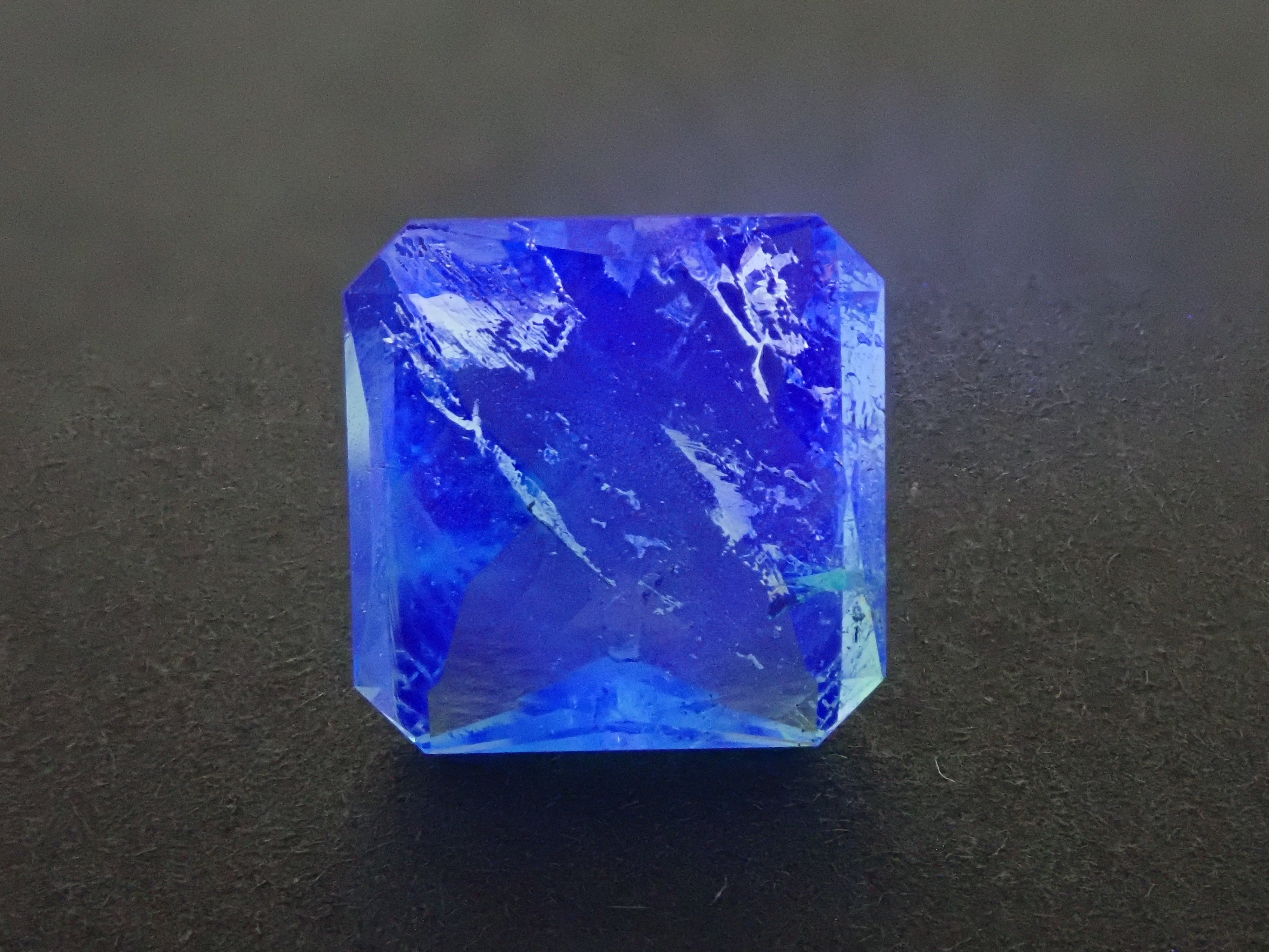 コロンビア産フローライト 6.327ctルース