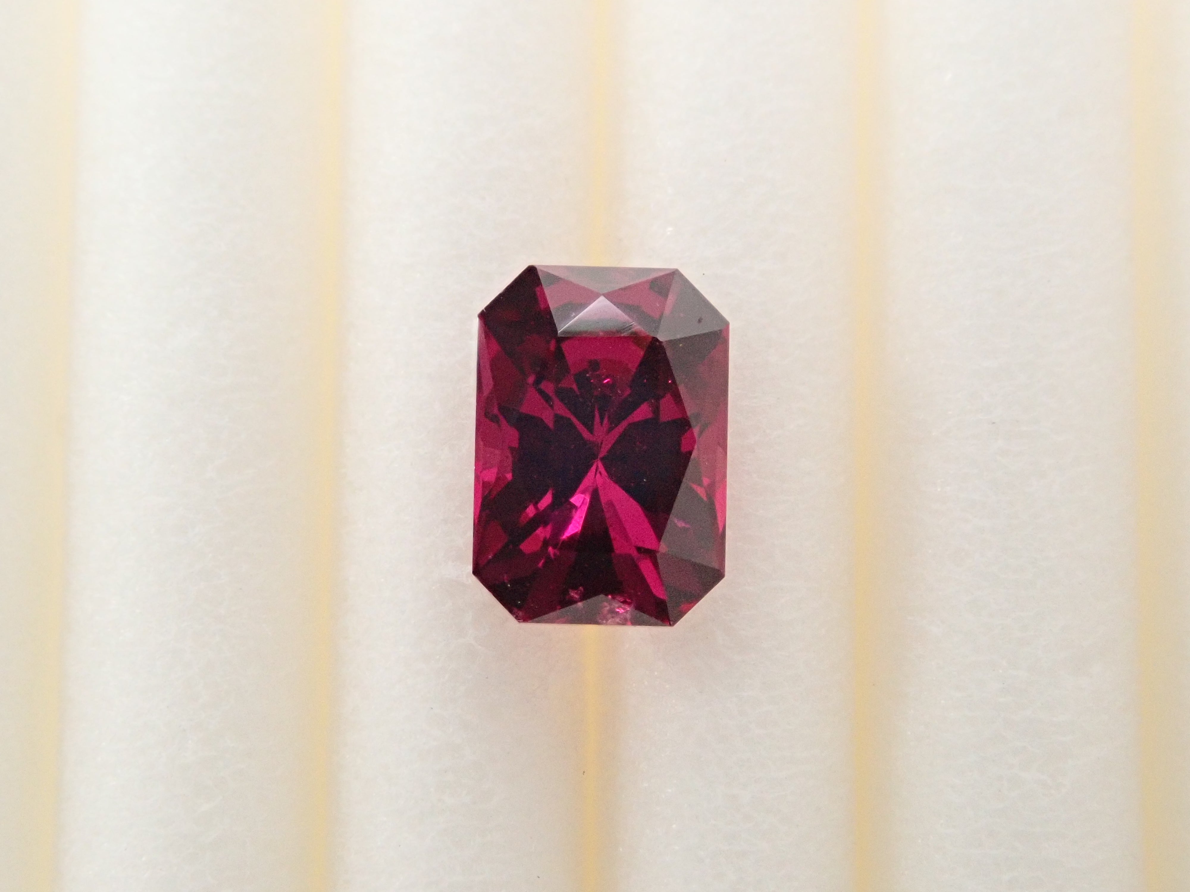 モザンビーク産ロードライトガーネット 0.520ctルース