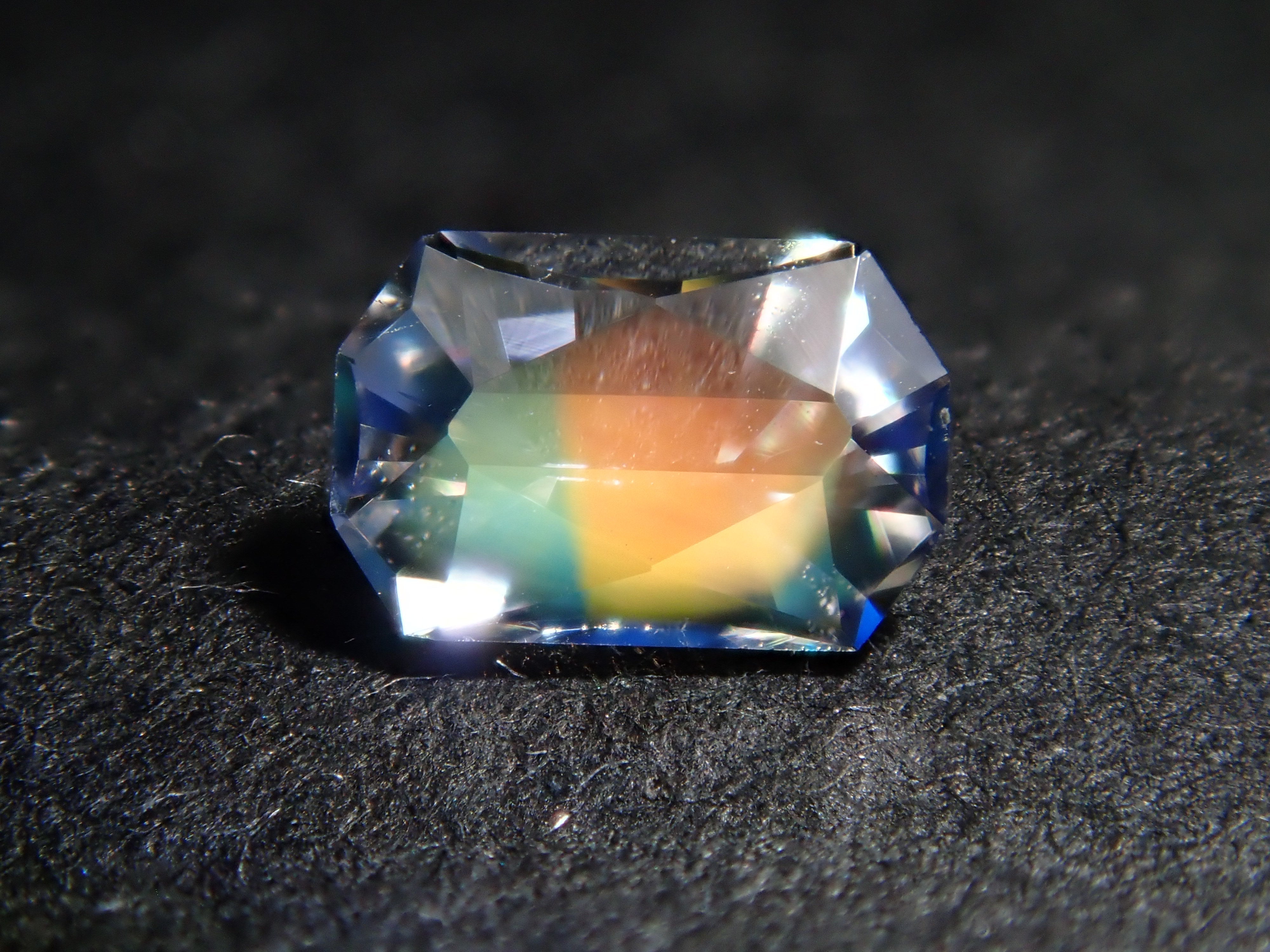 マダガスカル産アンデシン・ラブラドライト（通称名 レインボームーン