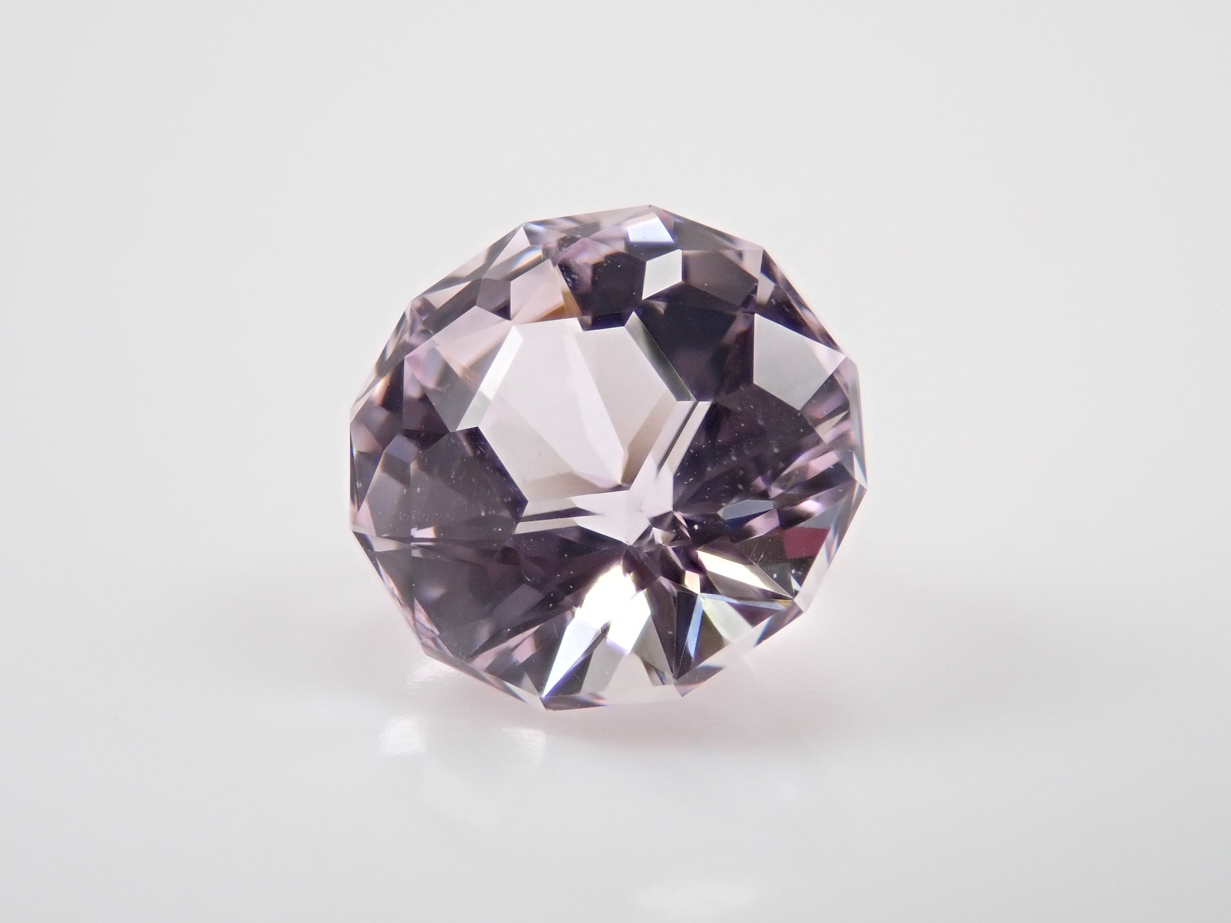 アフガニスタン産クンツァイト 8.4mm/2.908ctルース