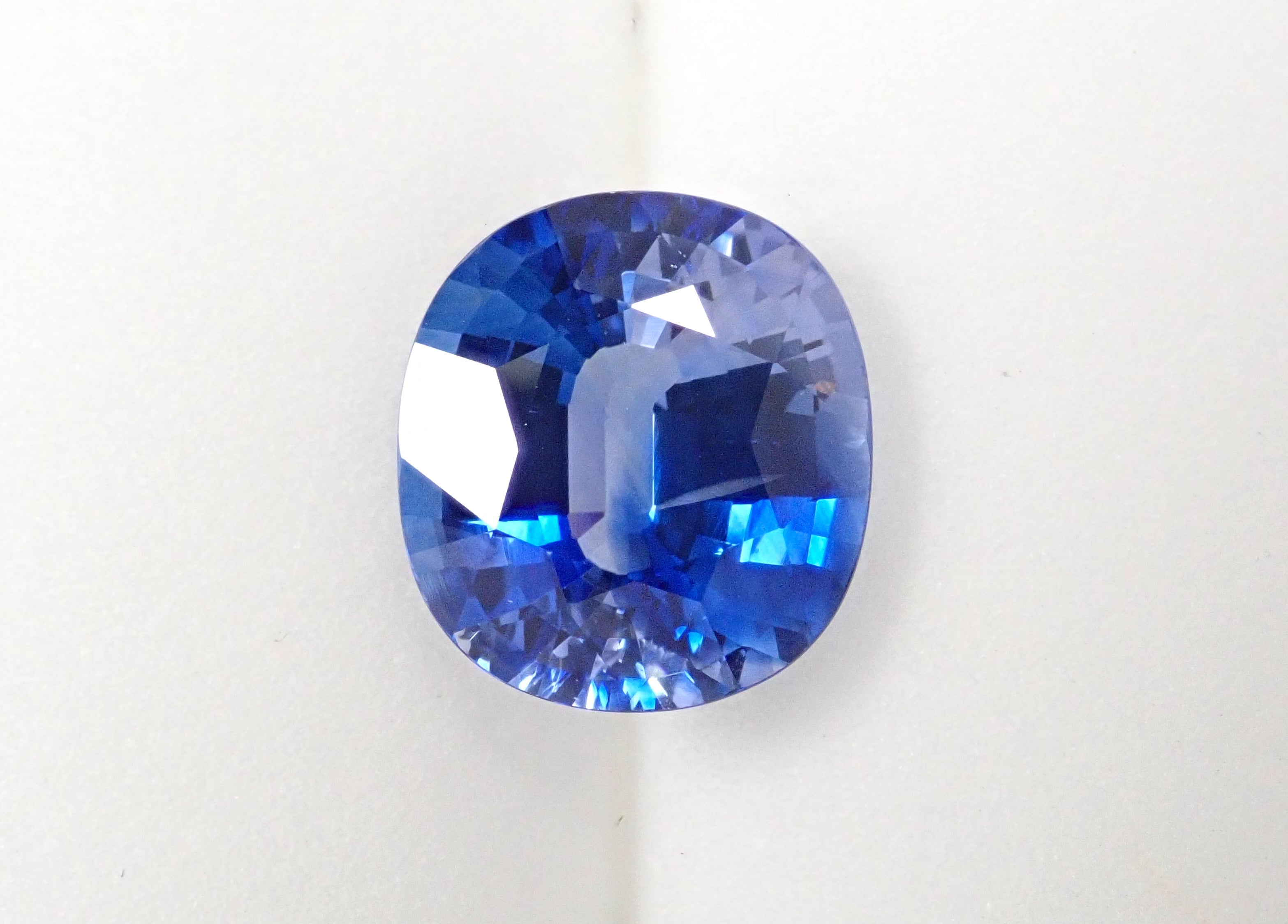 Blue sapphire 5.616ct loose stone